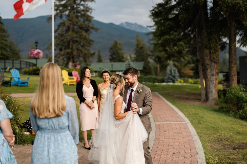 jasper-park-lodge-elopement-photography-083.jpg