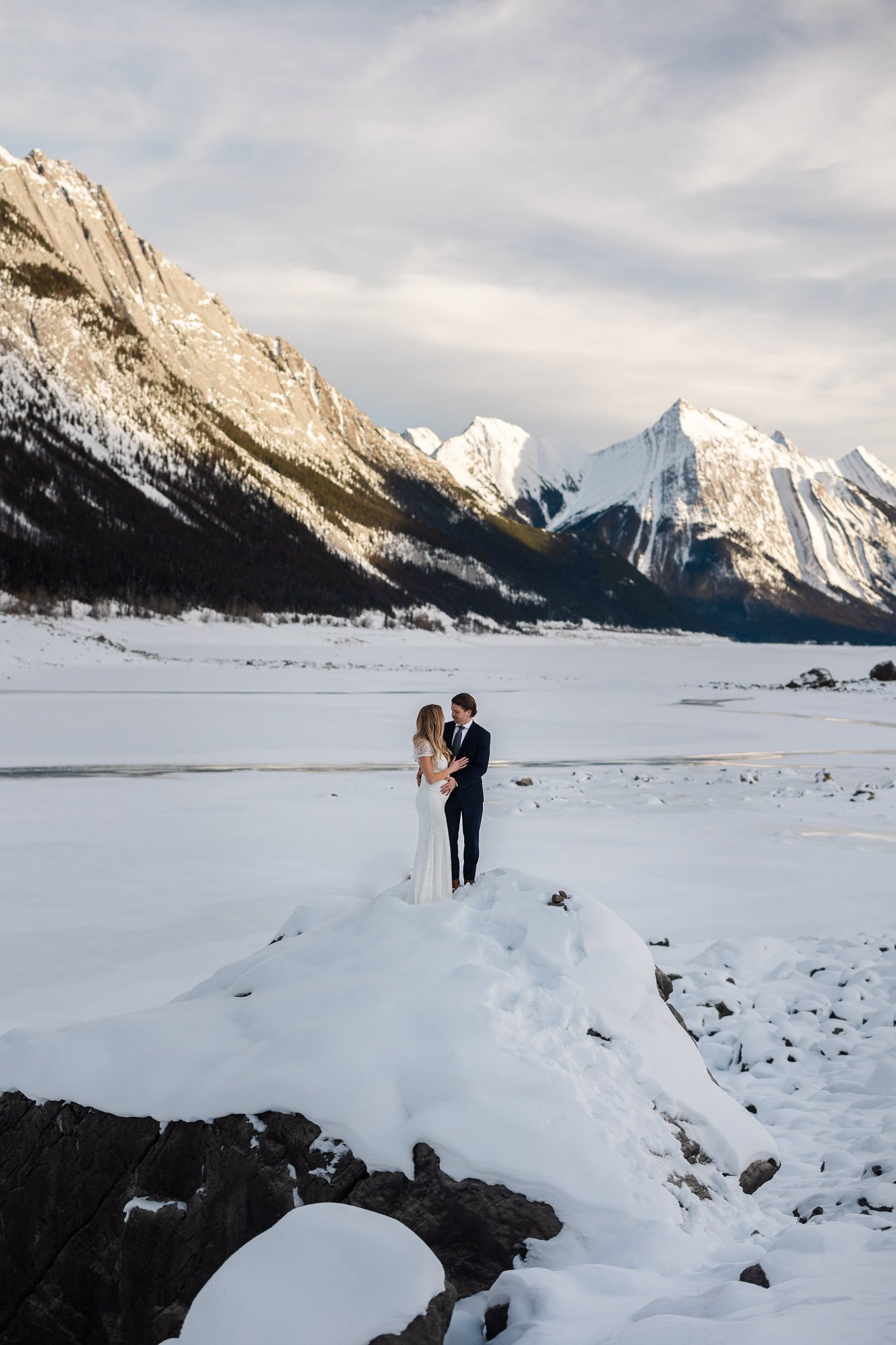 maligne-lookout-wedding-photographer008.jpg