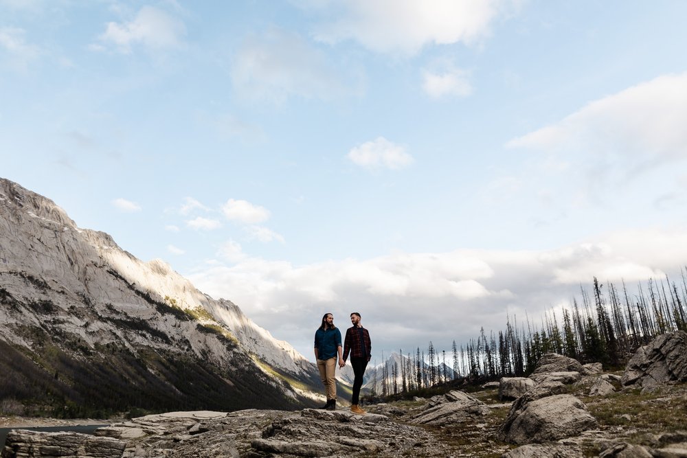 medicine-lake-engagement-photo-008.jpg