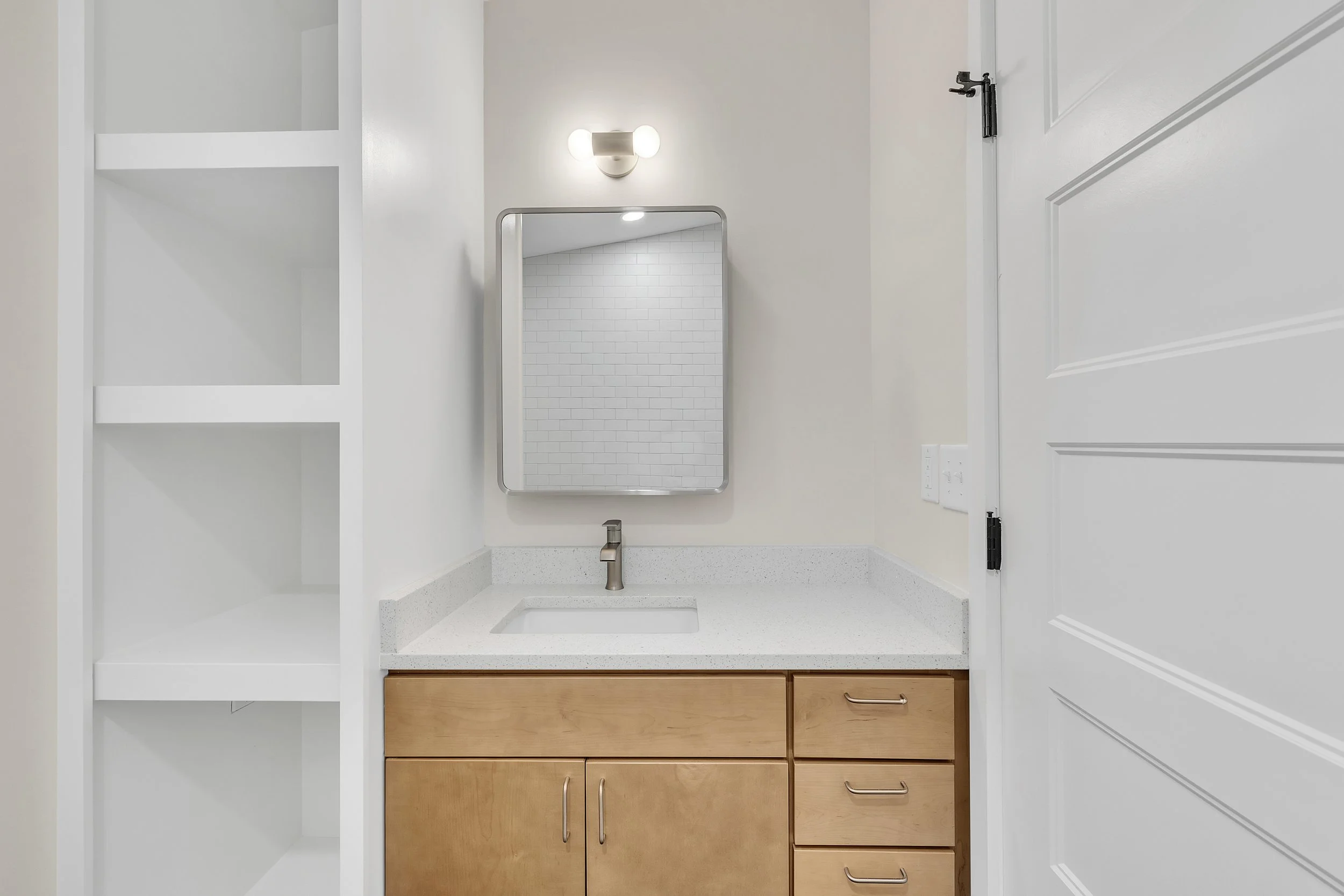 24-305 Forest Rd-24.jpg