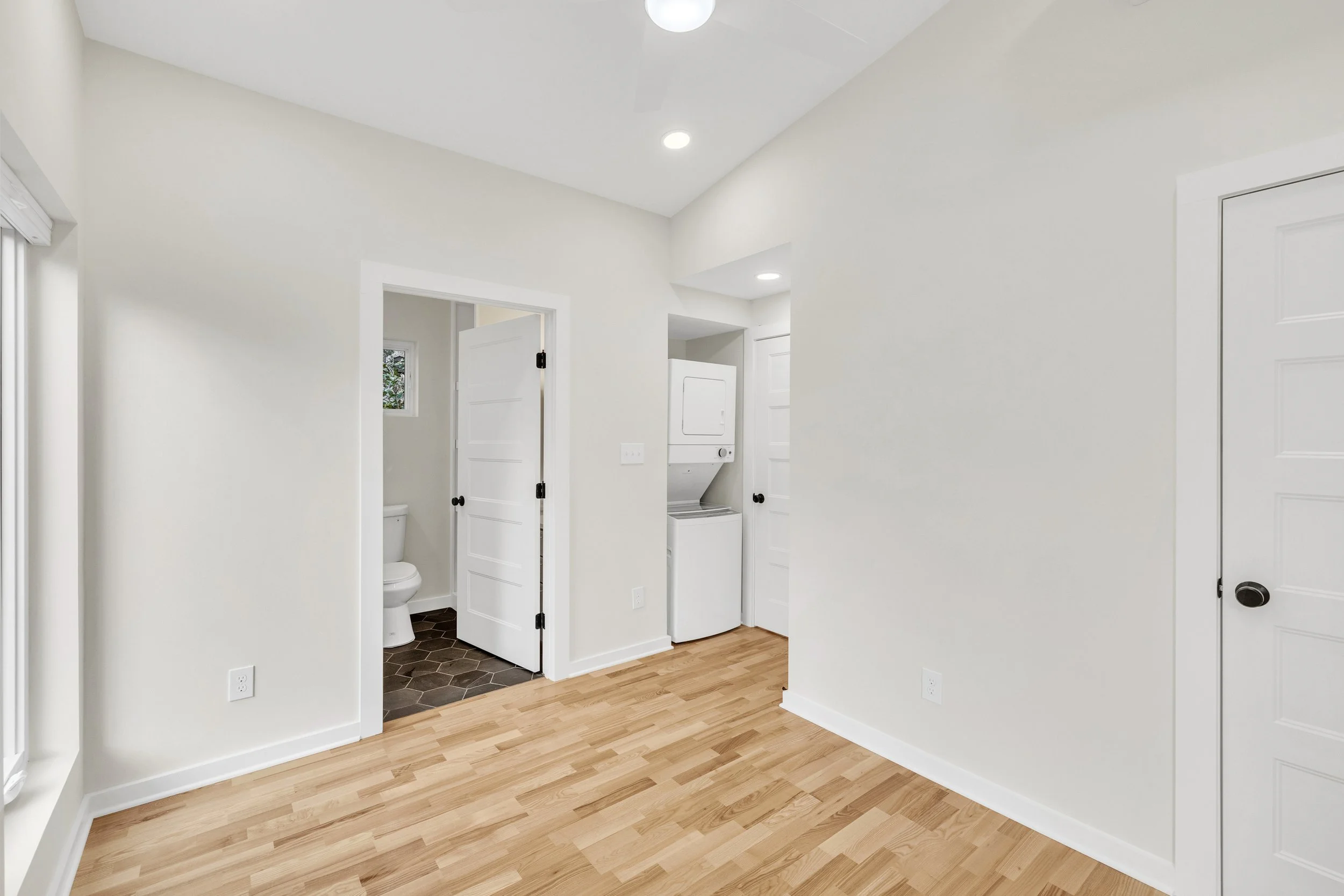 23-305 Forest Rd-23.jpg