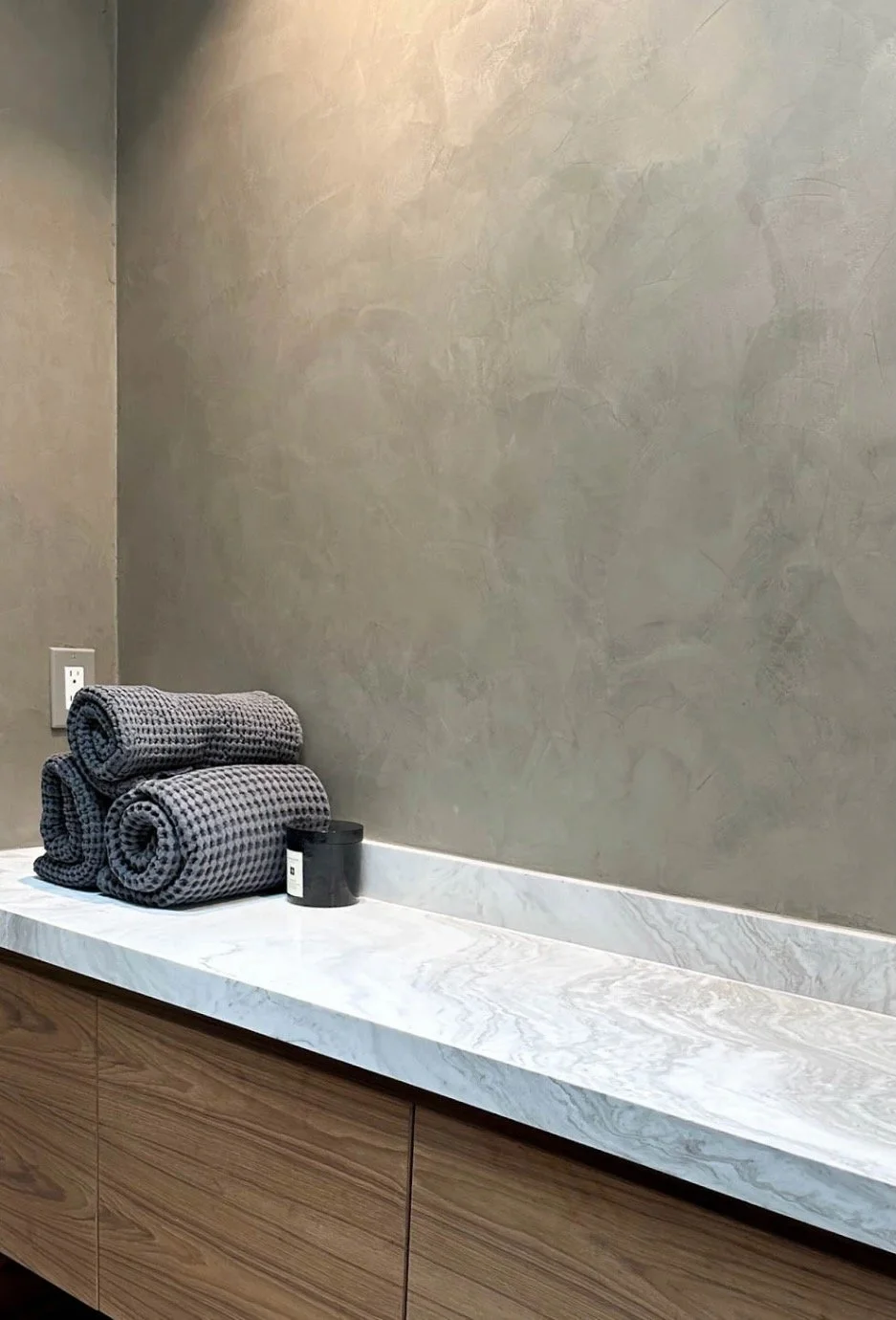 Roman Clay Textured Walls Bathroom
