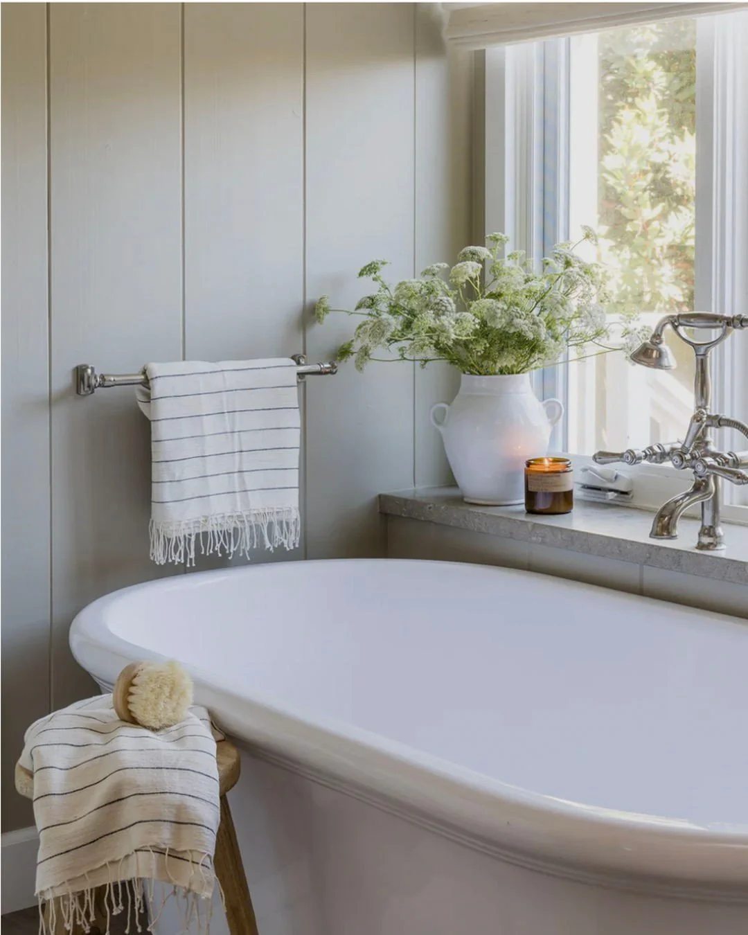 Charming Rooms

Nestled in a serene corner of the bustling city, our charming rooms offer a perfect blend of comfort and elegance. Each room is thoughtfully designed with tasteful d&eacute;cor and modern amenities to ensure a memorable stay. Whether 