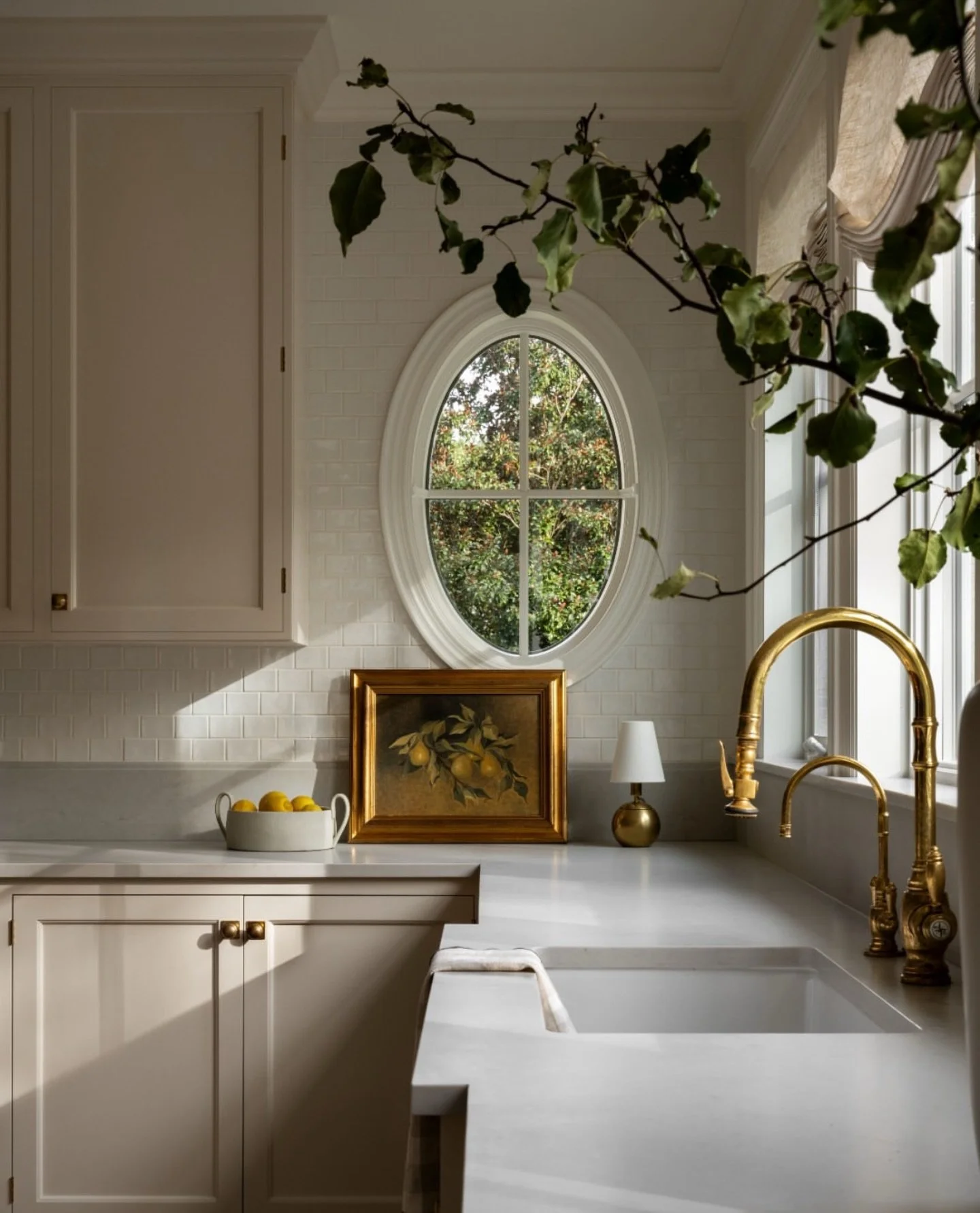 A simple but beautiful vignette!

 

#kitchenvignette #classicelegance #timelessdesign #kitchendesigner #orangecountydesigner