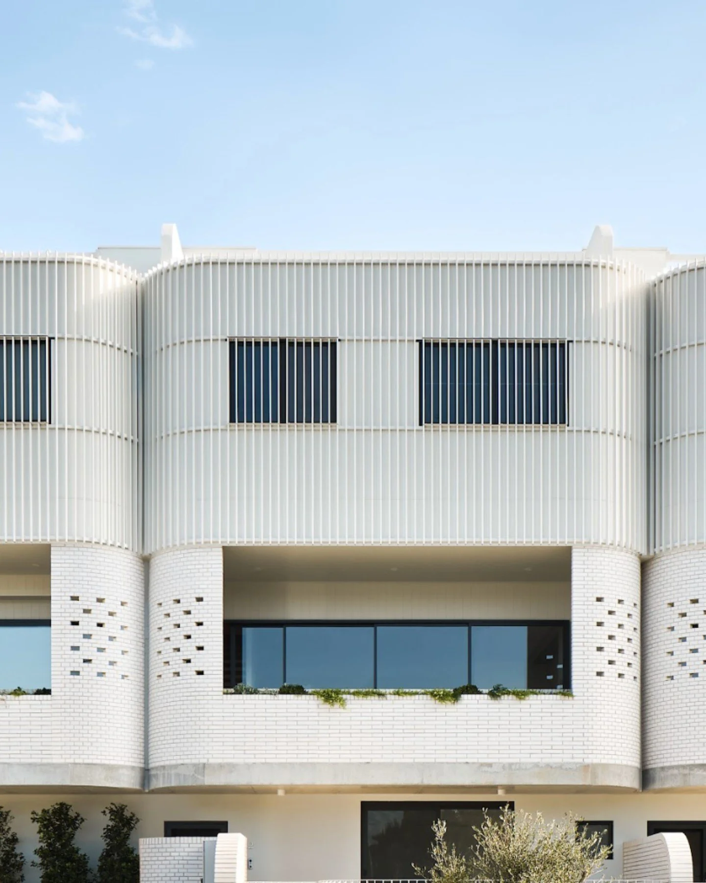 Sculptural form, coastal quiet.⁠
⁠
A fa&ccedil;ade defined by rhythm, softness and light &mdash; crafted with the restraint and refinement at the heart of every Brique project.⁠
⁠
#BriqueProjects #GoldCoastProperty #PropertyDevelopment