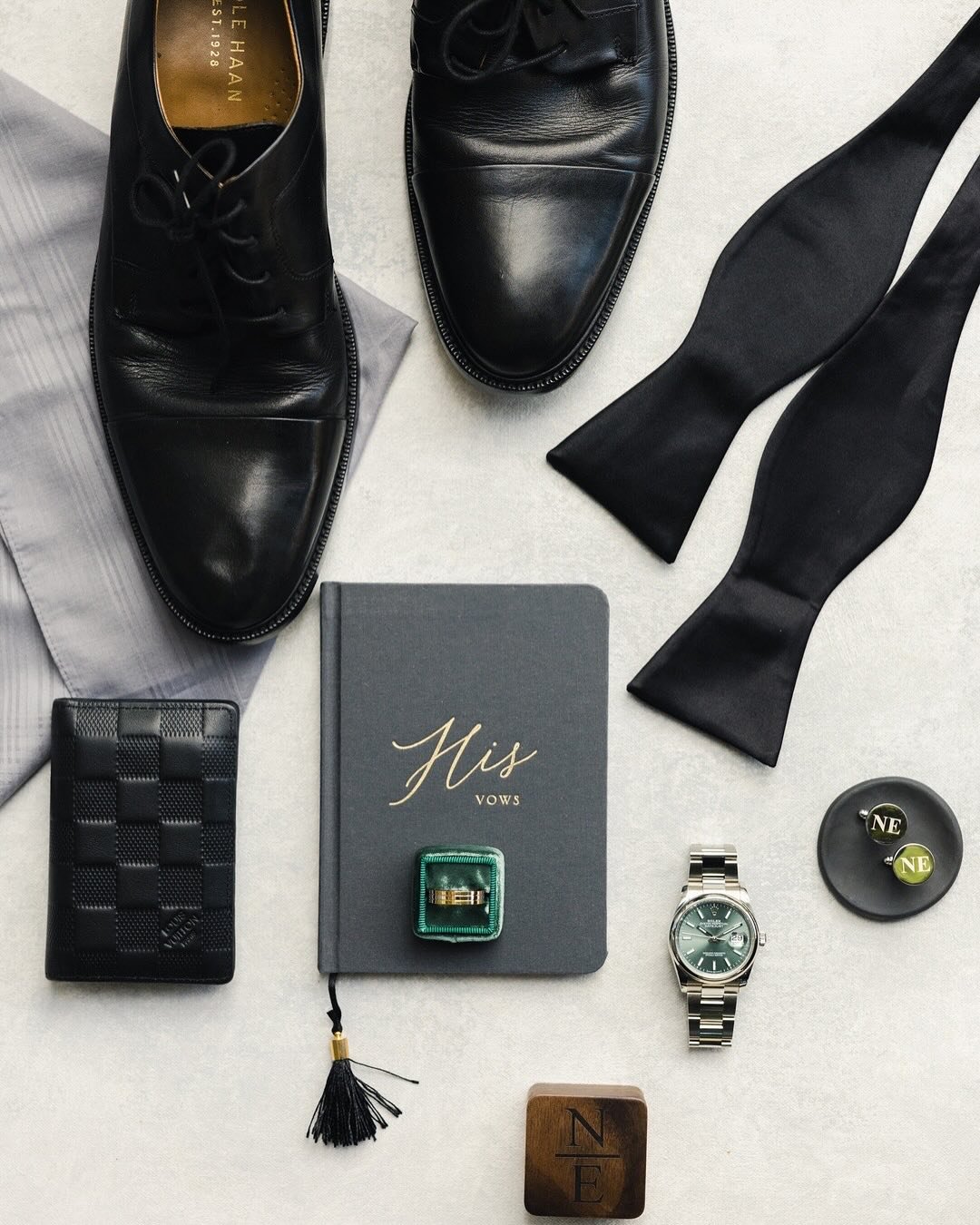 His &amp; Hers
-
planning &amp; design: @mydandelionevent
photography: @jasmineleephoto
venue: @cornerstonesonoma
floral: @angellafloraldesign
entertainment: @djstpatrick / @triomaxim
catering: @folktablesonoma
cake: @susiecakesbakery
rentals: @encor