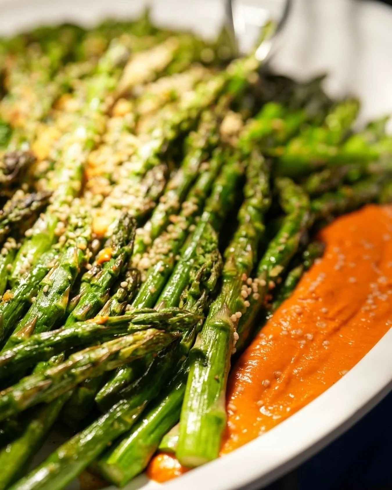 Asparagus season came and went too quickly. We’ll miss those vibrant green spears served family style, a celebration of simple ingredients at their peak. 🌿
⠀⠀⠀⠀⠀⠀⠀⠀⠀
#RevelCatering #SeasonalCooking #FamilyStyleService #CaliforniaCuisine #FarmT