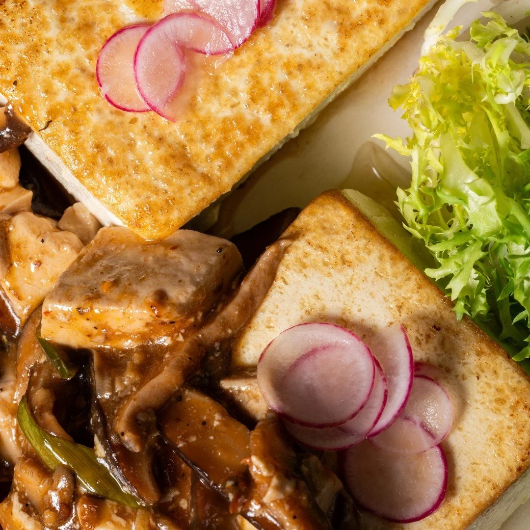 Got vegans or vegetarians on your team? We&rsquo;ve got you covered.
ㅤ
Feeding a team with different dietary preferences should feel easy. Our chef-designed menus include thoughtful, satisfying meatless options from protein-packed tofu dishes to flav