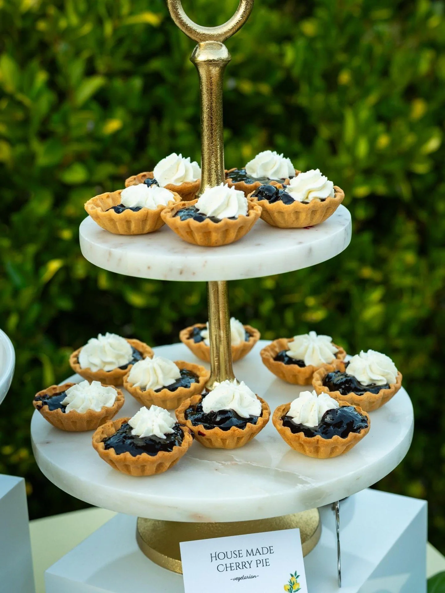 Fill 'er up. 🍓🍋 While tarts can host sweet or savory fillings, we are partial to featuring them in our dessert spreads.
ㅤ
#sfcatering #corporatecatering #dessert