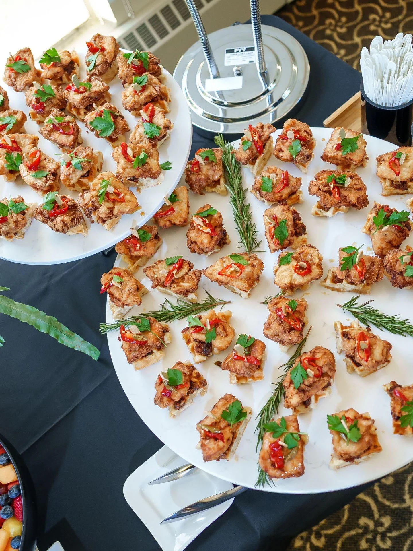 Bite-size chicken &amp; waffles creates an unexpected kickoff to your company's next all-hands meeting. 🧇 Who needs a continental breakfast when our culinary team can deliver the perfect mashup of sweet and savory in one (and a half) bites!?
ㅤ
Want 