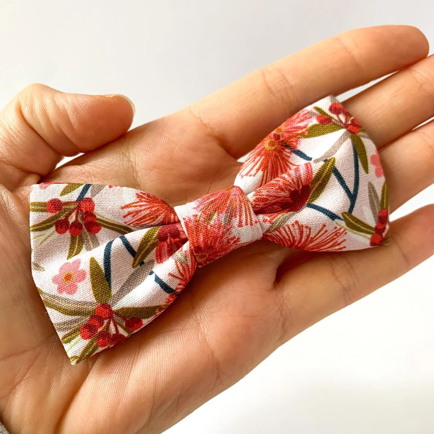 Kids Bow Ties and Hair Clips in our colour palette fabrics (11 to choose from) are now available via our website (link in bio) 🙌🏻
And here&rsquo;s a sneak peek at our Christmas release that will be available in the next week. There will be 9 fabric