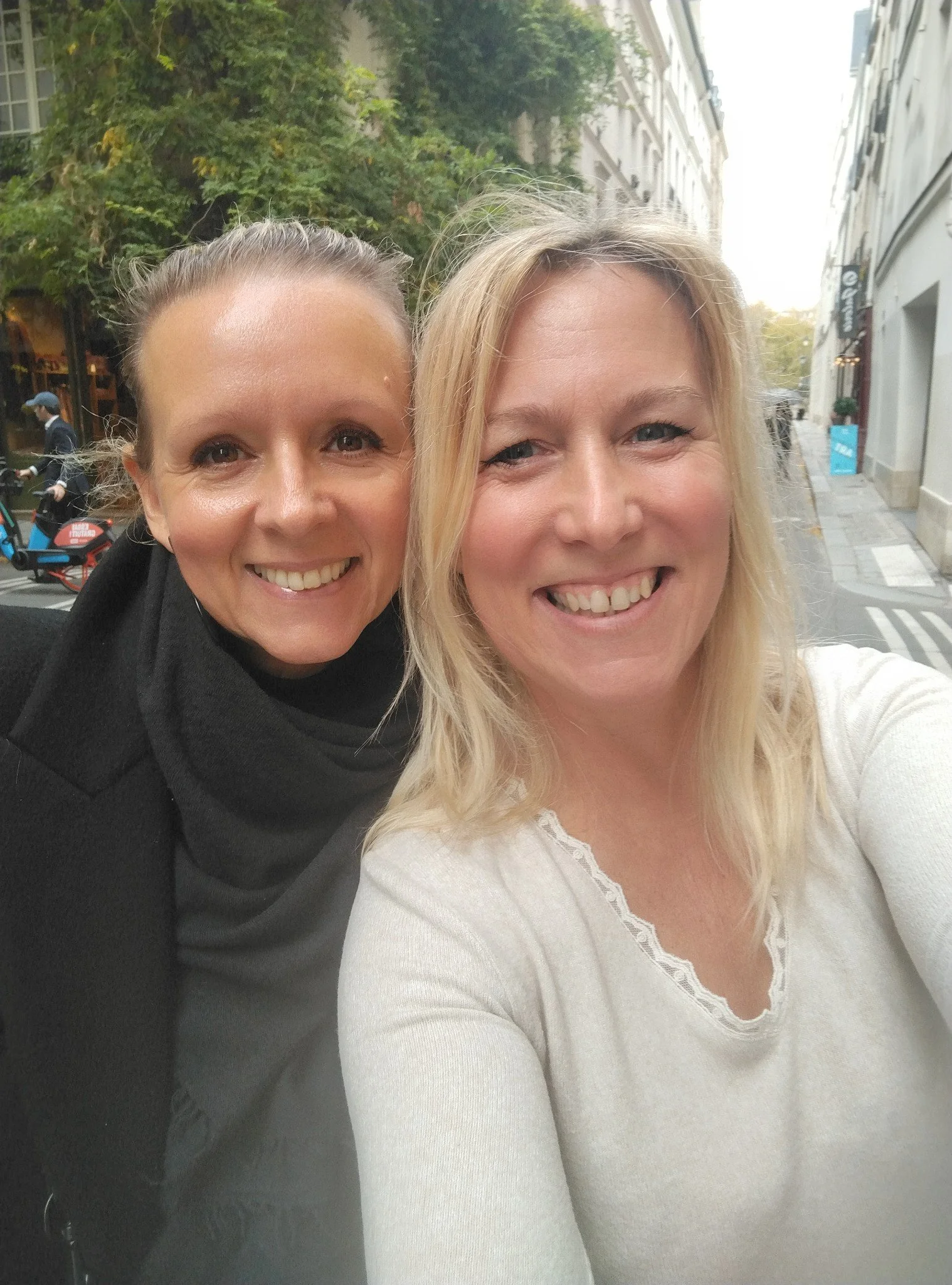 J'ai le c&oelig;ur empli de gratitude pour ce merveilleux moment pass&eacute; aujourd'hui avec Marta Marta Hobbs ...et quel plaisir de pouvoir lui partager ma passion des cristaux et de la manifestation &hearts;️😍...merci Marta pour ta Pr&eacute;sen