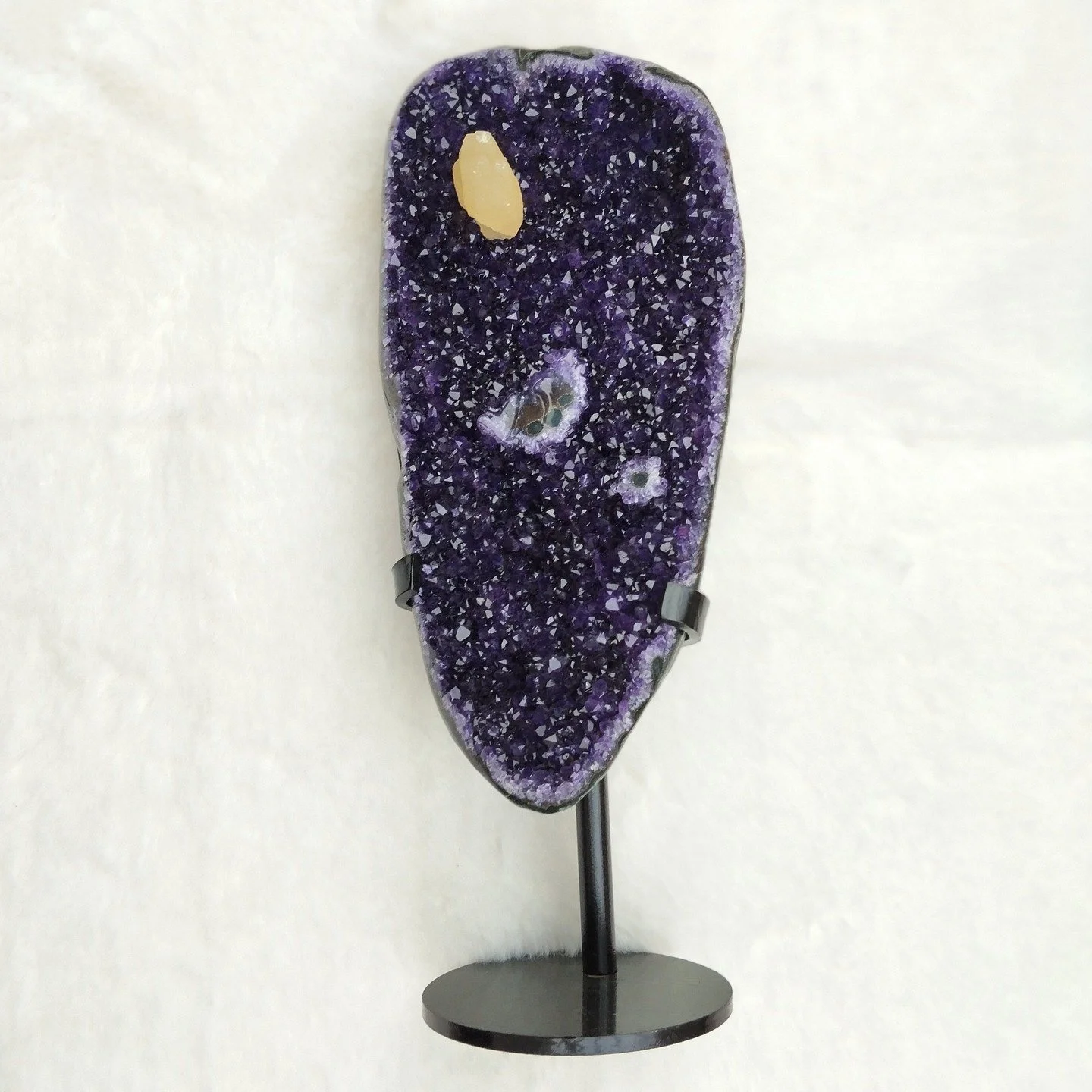 COLLECTION AM&Eacute;THYSTES 

Collection Am&eacute;thystes &mdash; prix exceptionnels

G&eacute;odes, pointes, druses s&eacute;lectionn&eacute;es avec amour au fil des ann&eacute;es. Formes polies et pi&egrave;ces brutes

La collection est disponibl