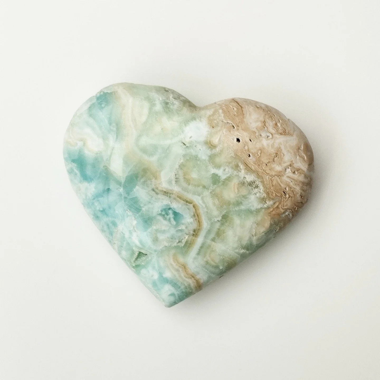 TIME TO CLOSE&hellip;

Pendant 4 ans, j&rsquo;ai ressenti une immense joie
&agrave; les choisir pour vous,
&agrave; vous proposer
des pi&egrave;ces uniques,
vibrantes,
s&eacute;lectionn&eacute;es avec amour et intention.

Chaque cristal a &eacute;t&e