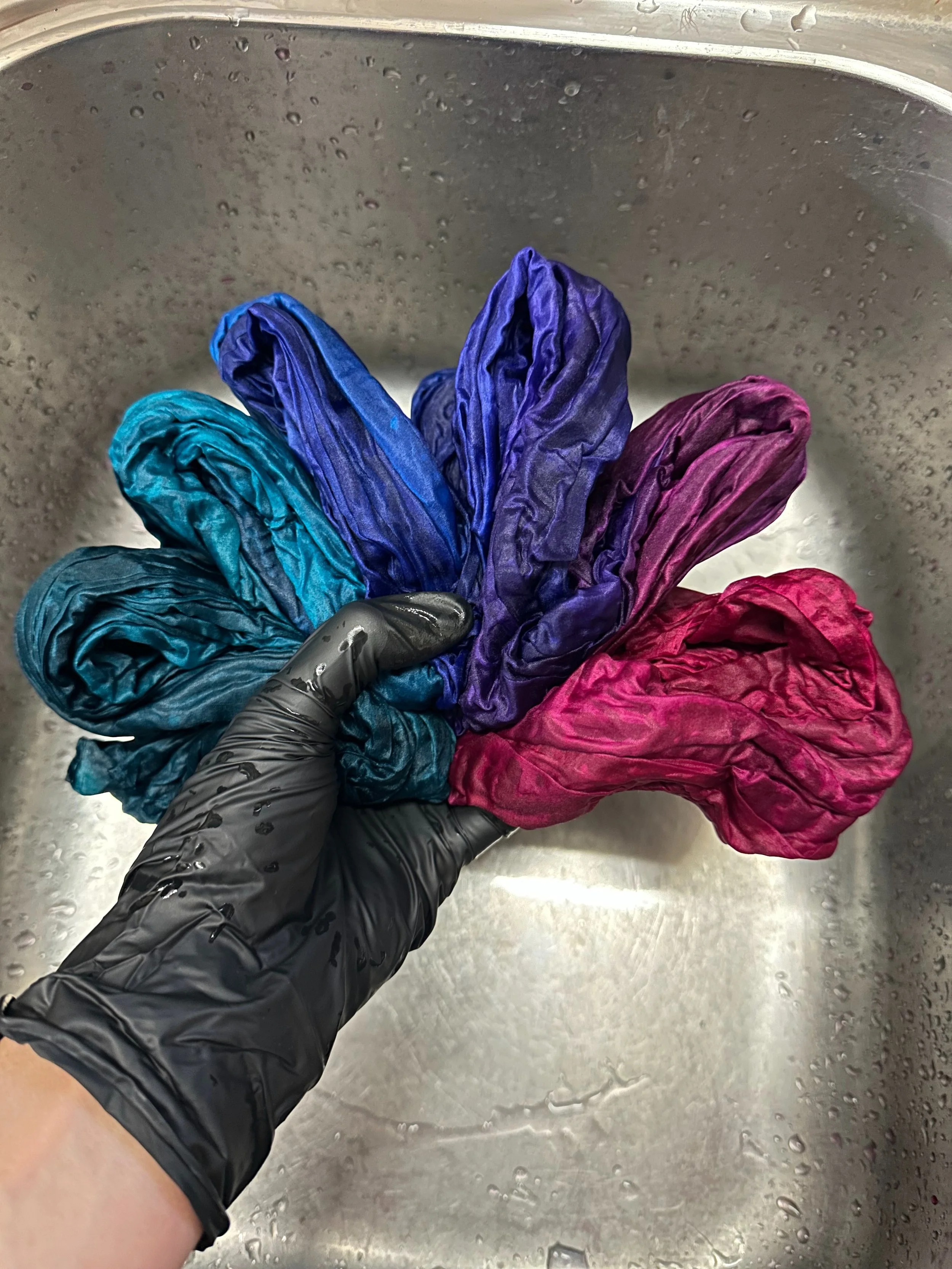 Hello flowmies! It&rsquo;s that time of the year again.. creative juices are flowing and I&rsquo;m soo pumped to be in the workshop again blending colours 🤗 

You can expect some brand new and signature gradients in my next collection.. including th