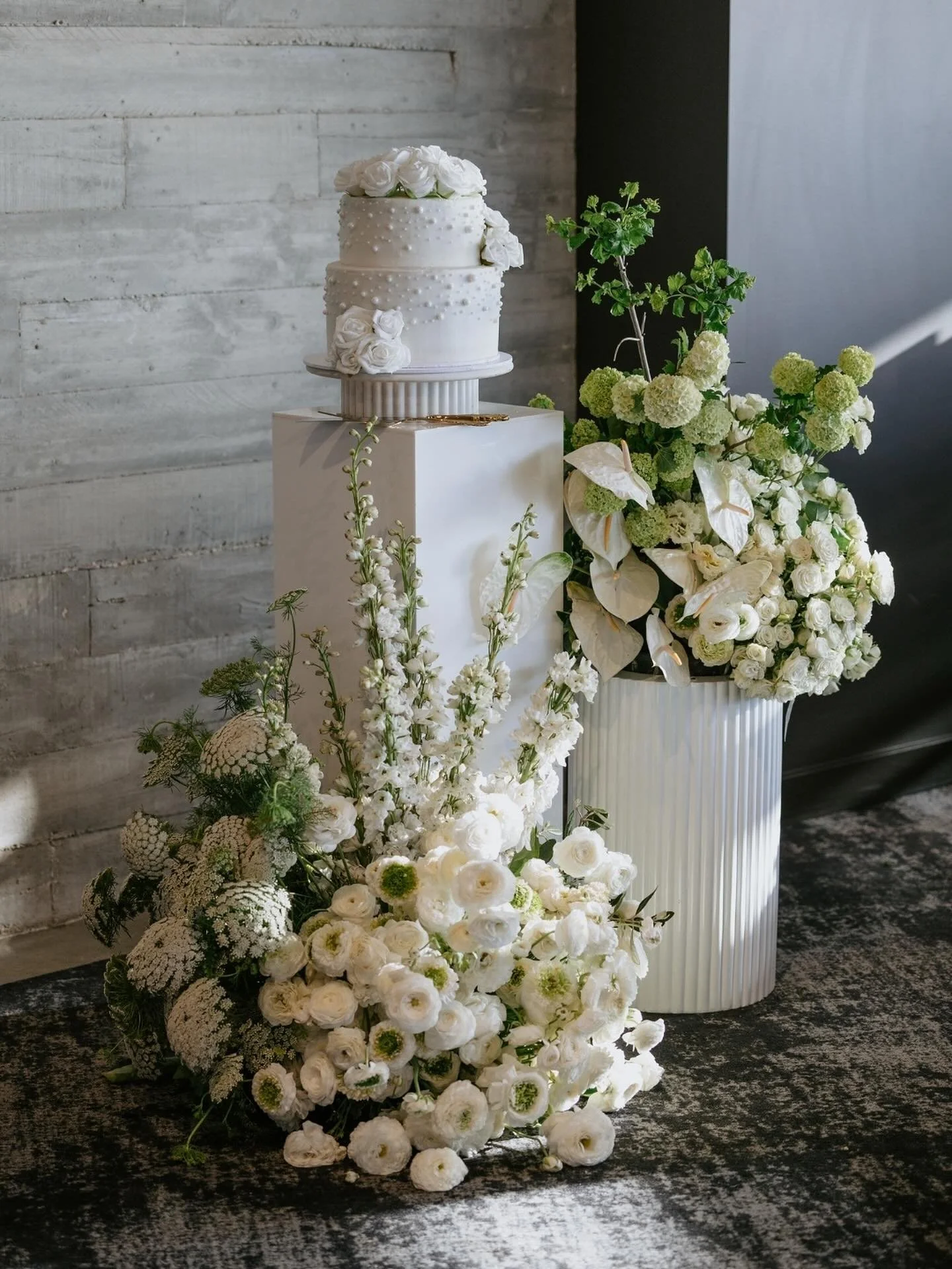 The Significance of the Wedding Cake
The wedding cake is more than a centrepiece — it’s a symbol of unity, prosperity and the sweetness of new beginnings.
Historically, cakes represented good fortune and fertility. In ancient times, gra