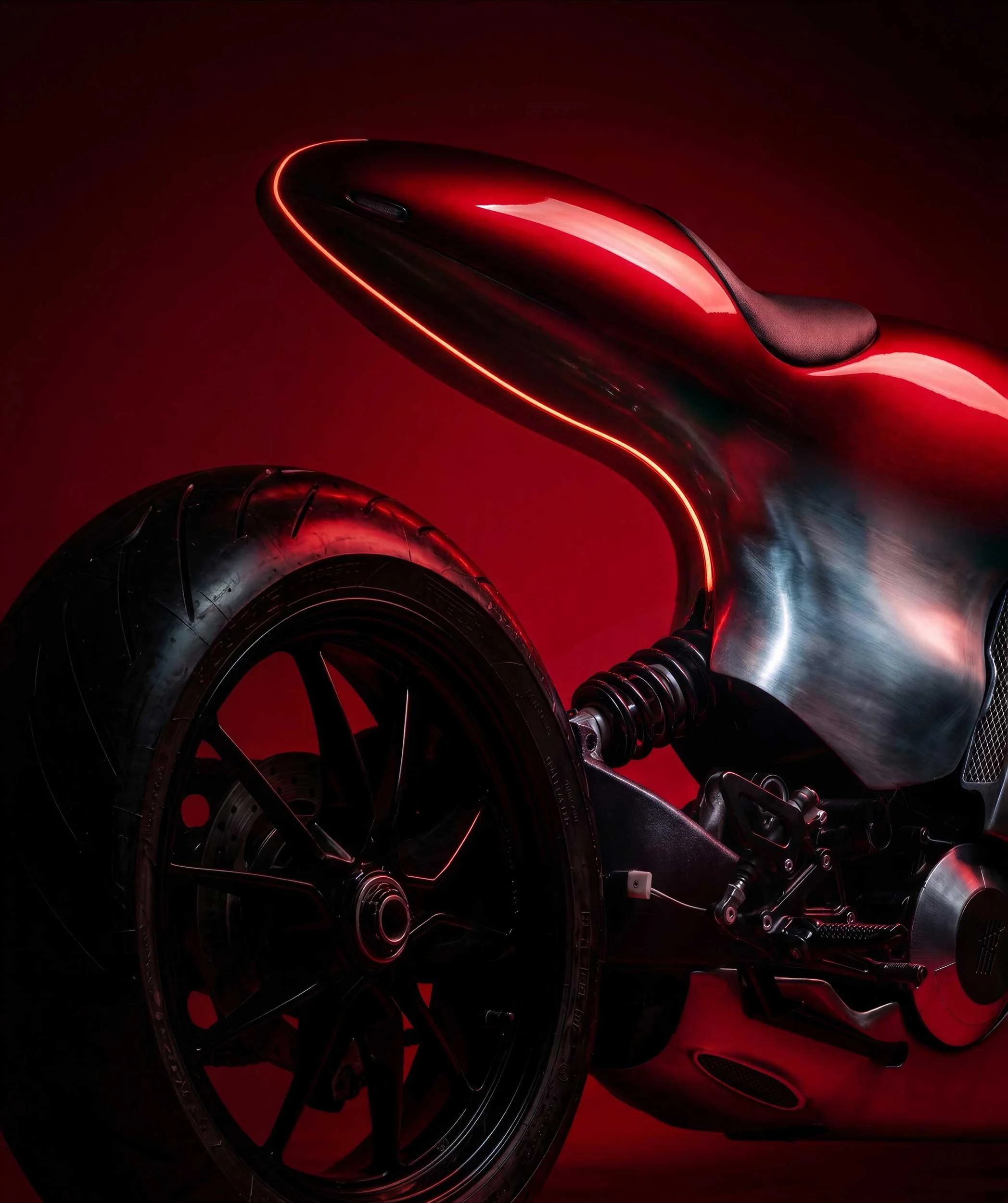 (RED)800_REAR_CROP.jpg