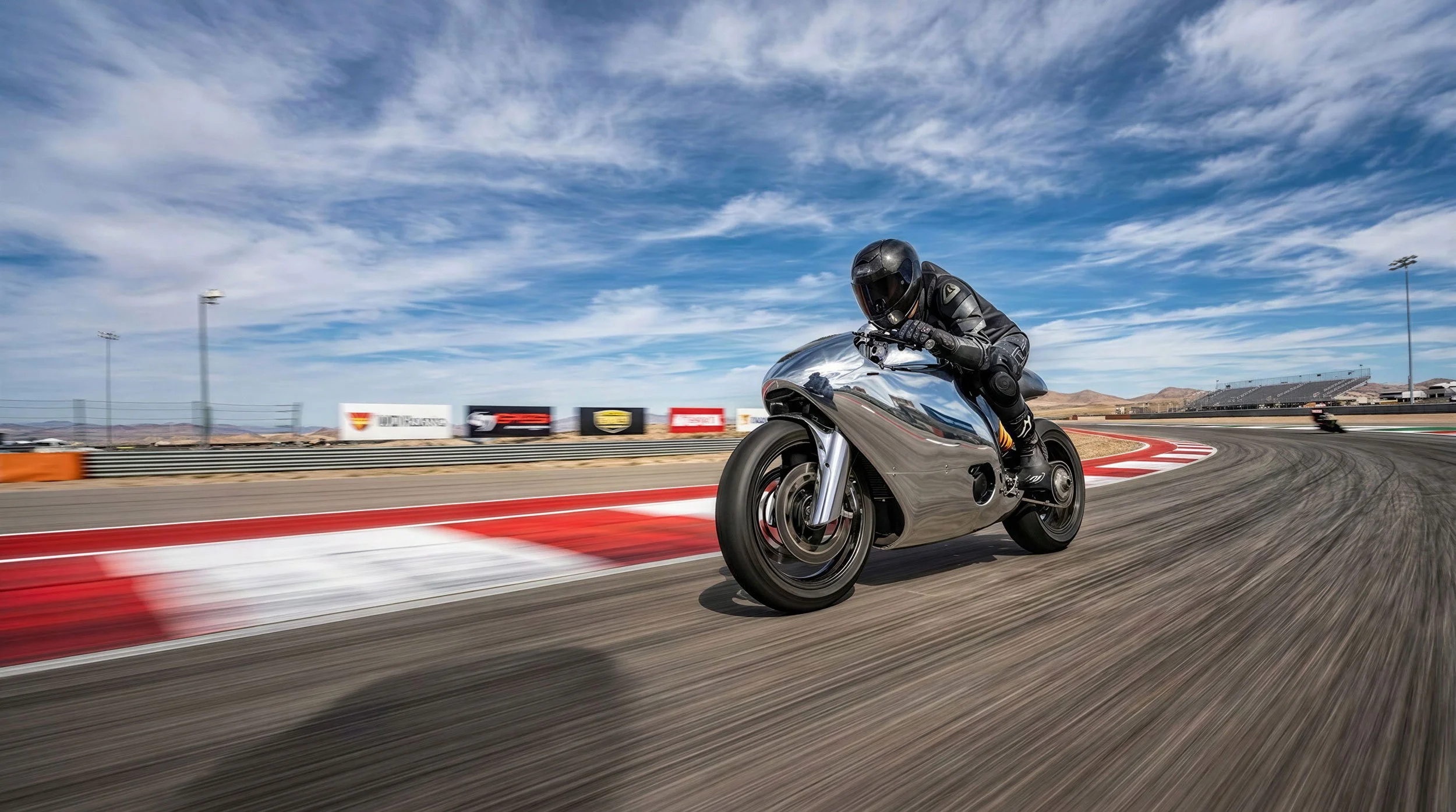 10_DUCATI821_RACETRACK_3.jpg
