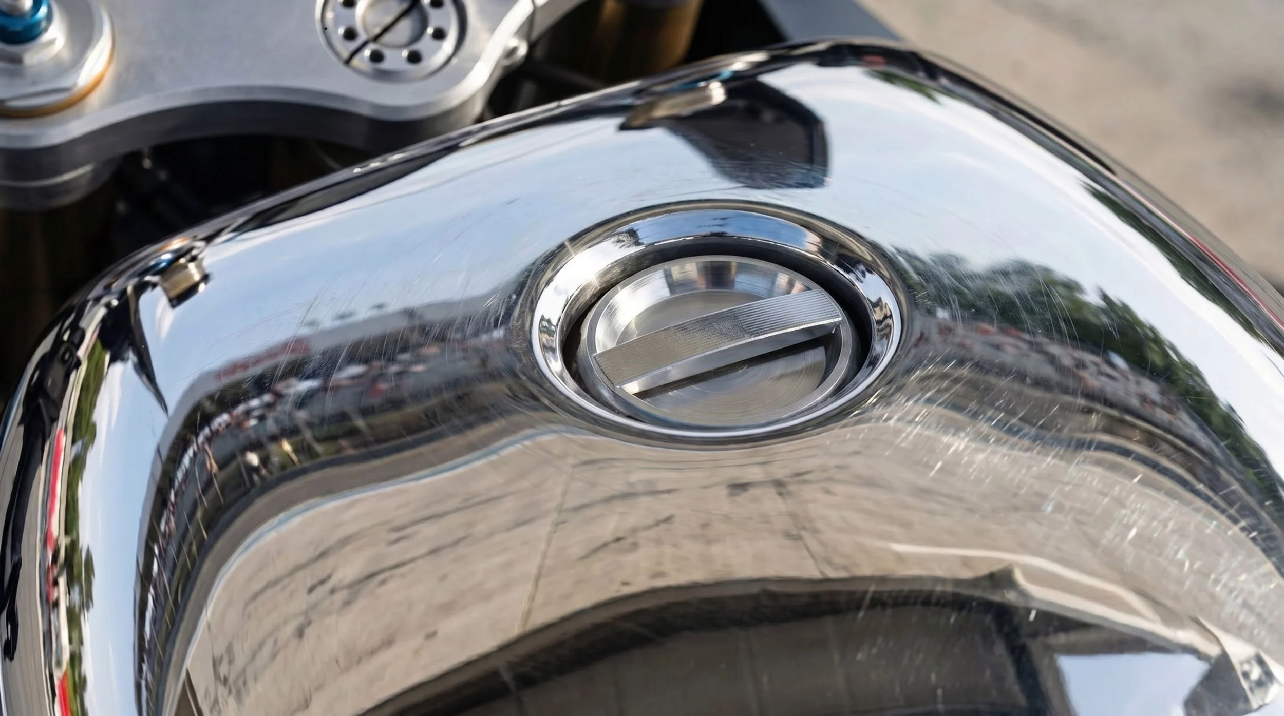16_DUCATI-821_TRACK_GASCAP.jpg