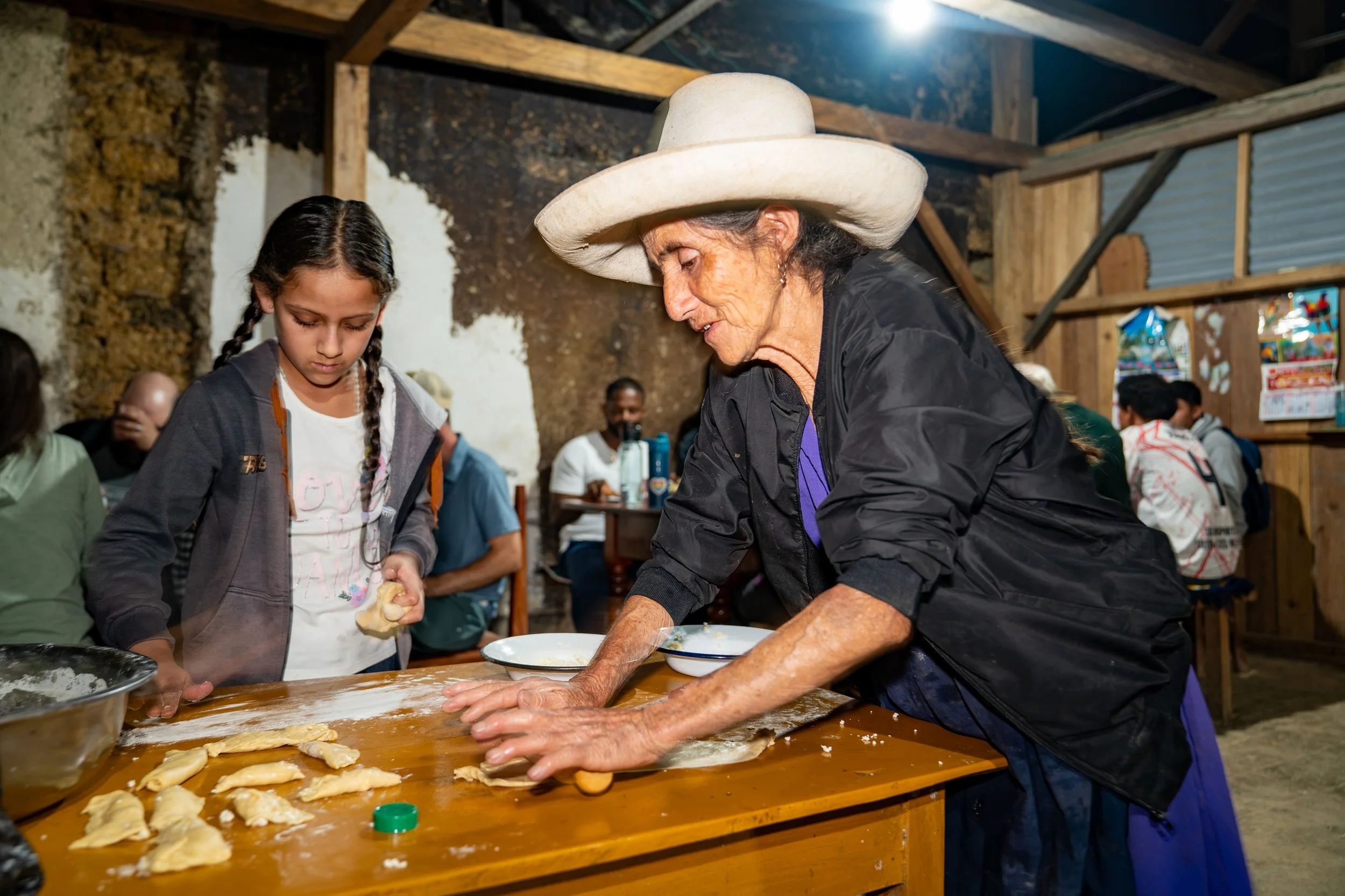 Gerardo’s daughter and mother in the family kitchen