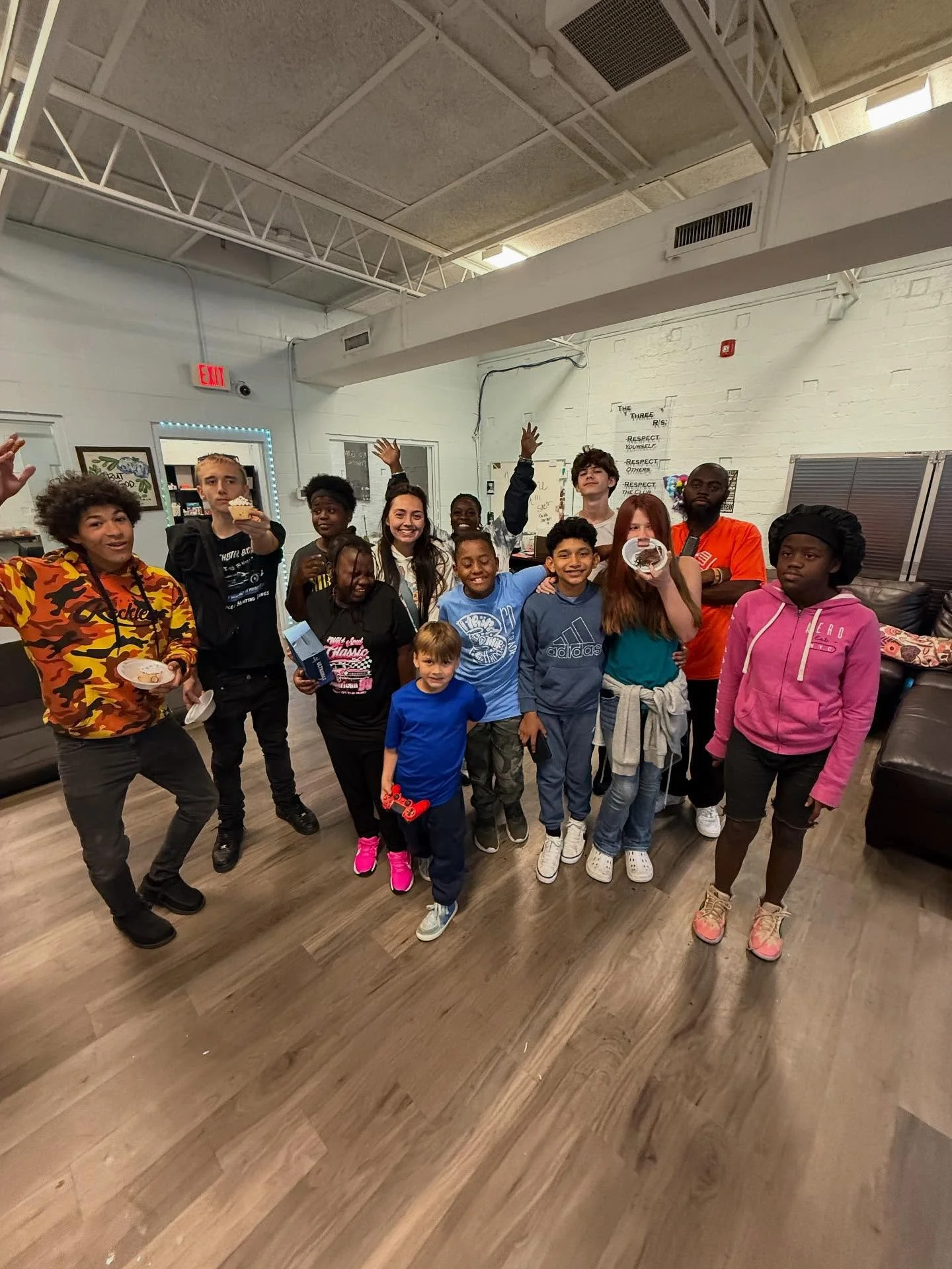 The kids we serve had a blast at Teen Night on Friday at the Boys &amp; Girls Club! From food and games to simply having a safe space to be themselves, it was the perfect way to spend the weekend. 💙 We&rsquo;re so thankful for our partnership with t