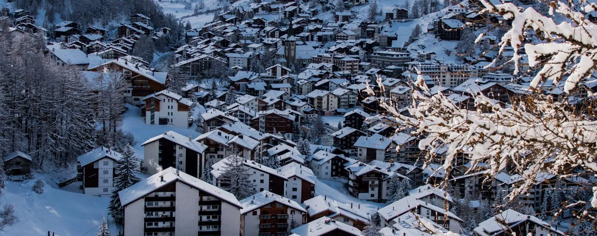 Skiing down to Zermatt.jpg