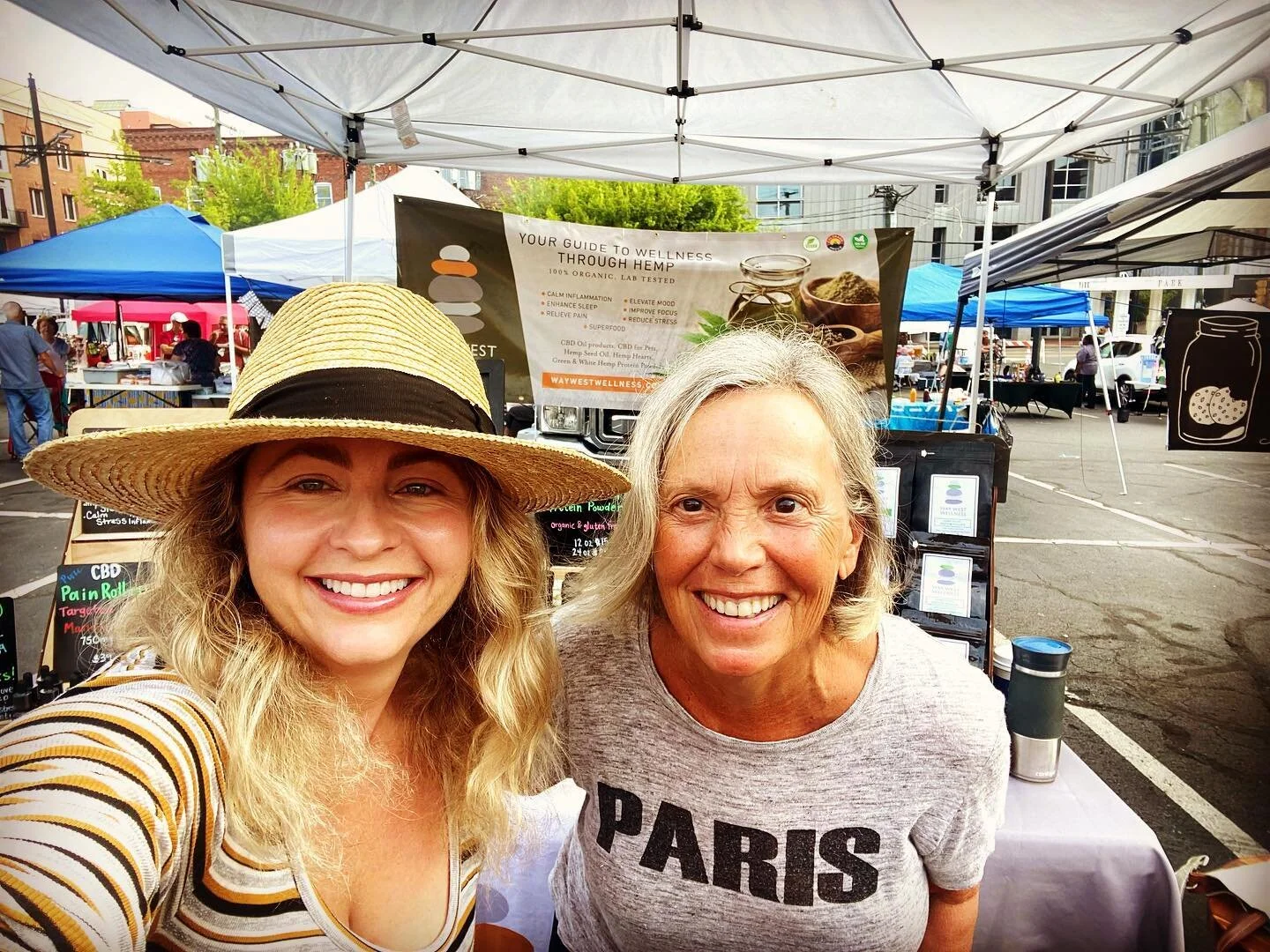 Saturday City Market Ritual 
Always great to see @maggie___gunnels Check out her wellness business @waywestwellness  #hemp #cbdproducts #realfood #localbusiness#womenownedbusiness #Charlottesville ##realfood #localfood #slowfood #farmersmarket #foodi