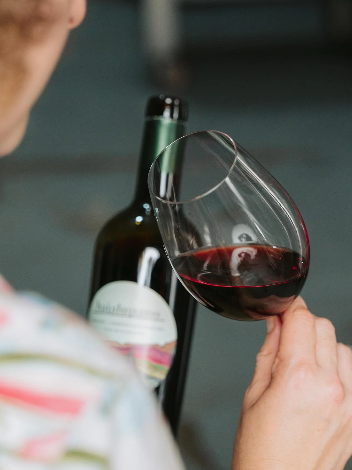 nuevo bajalupano tinto &bull; el ideal para las posadas

grenache + cabernet ~ barrica francesa de segundo &amp; tercer uso &bull; frutos rojos, jamaica, especias &amp; chocolate. 

#bajalupano #valledeguadalupe #grenache #cabernetsauvigon #vinomexic