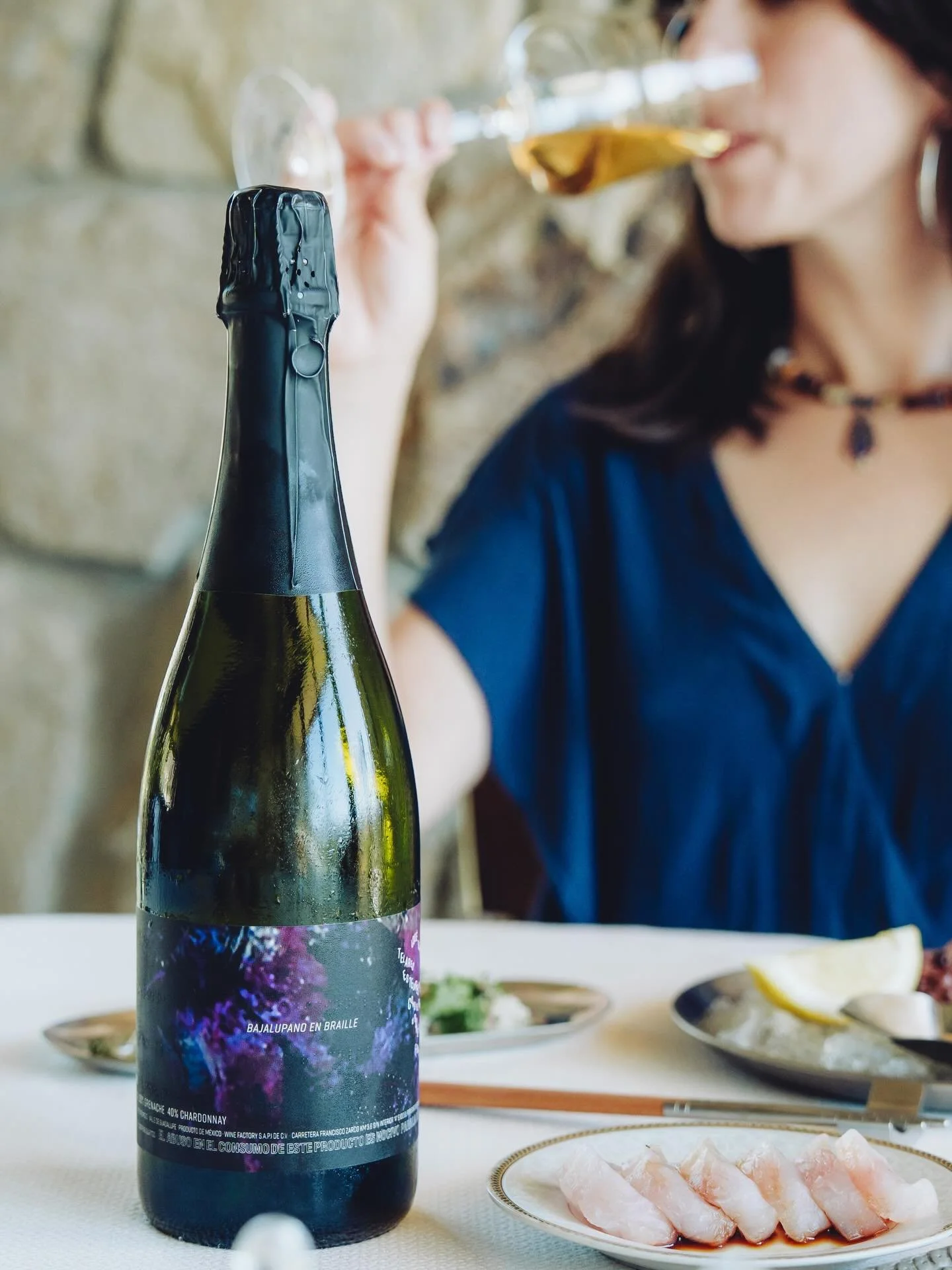Burbujas del Porvenir * 

Bajalupano en Braille es parte de la nueva generaci&oacute;n de espumosos elaborados en El Porvenir. Con uvas del Valle de Guadalupe, este vino se compone de Grenache &amp; Chardonnay. Un espumoso elaborado con el m&eacute;t