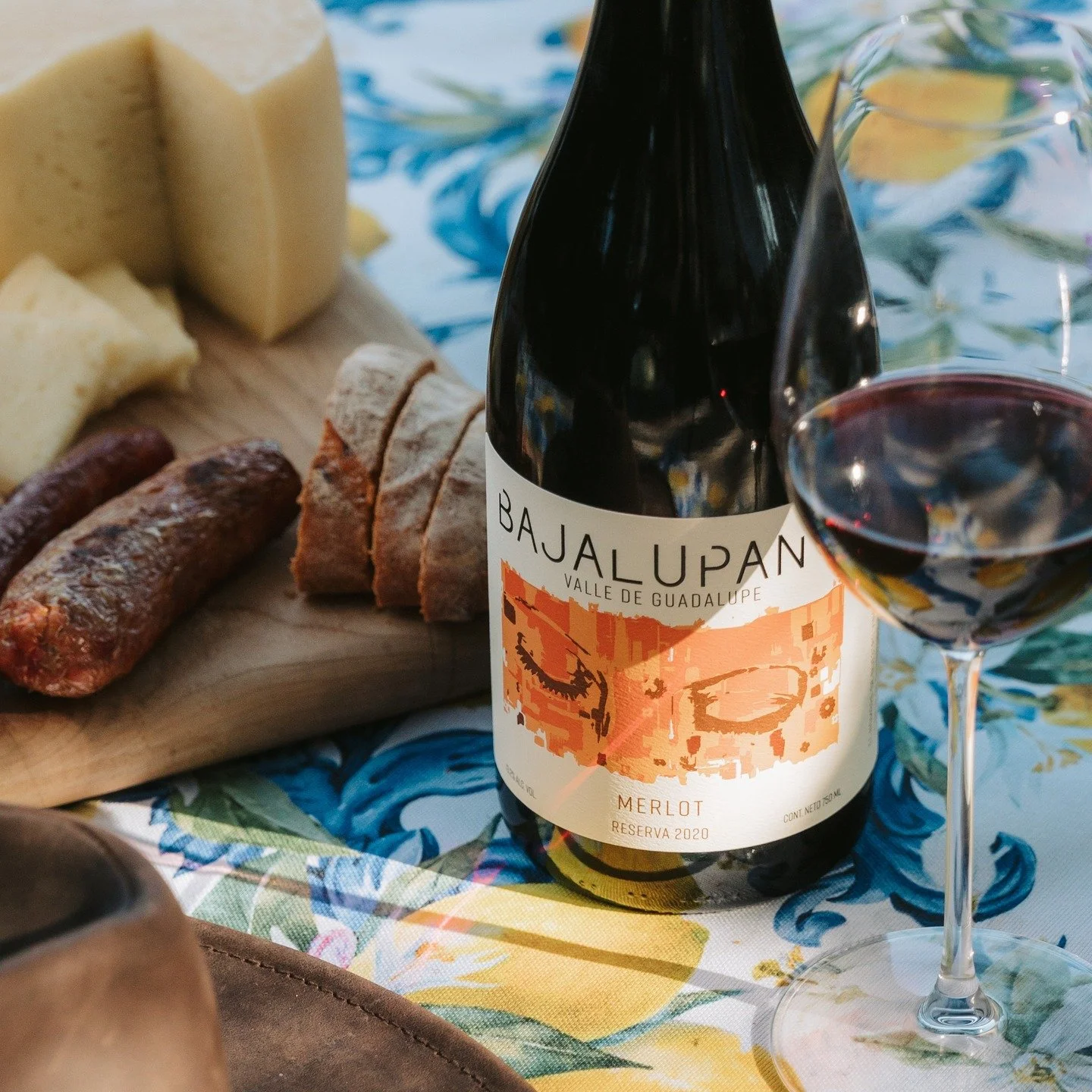 Merlot 2020 &deg;

*Medalla Gran Oro en Concours Mondiale Bruxelles 2024

Merlot &amp; Cabernet Sauvignon, 18 meses en barricas tostado medio. 

Encu&eacute;ntralo en l&iacute;nea con env&iacute;os a todo M&eacute;xico.

#bajalupano #cmb #merlot #val