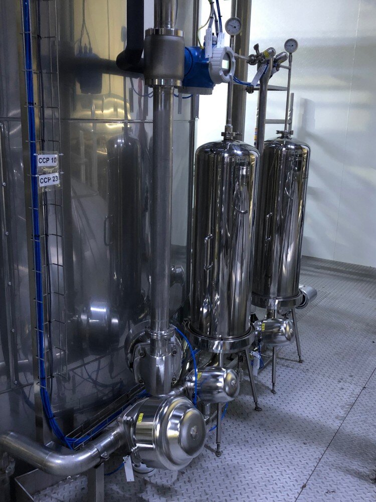 Стерильное водоснабжение главного ферментатора осуществляется через двухступенчатый каскад фильтров. Корпуса многоместных фильтров PF-EG оснащены фильтрами LifeTec™ PP N 100 для предварительной фильтрации и LifeTec™ PES-WN для стадии стерильной фильтрации.