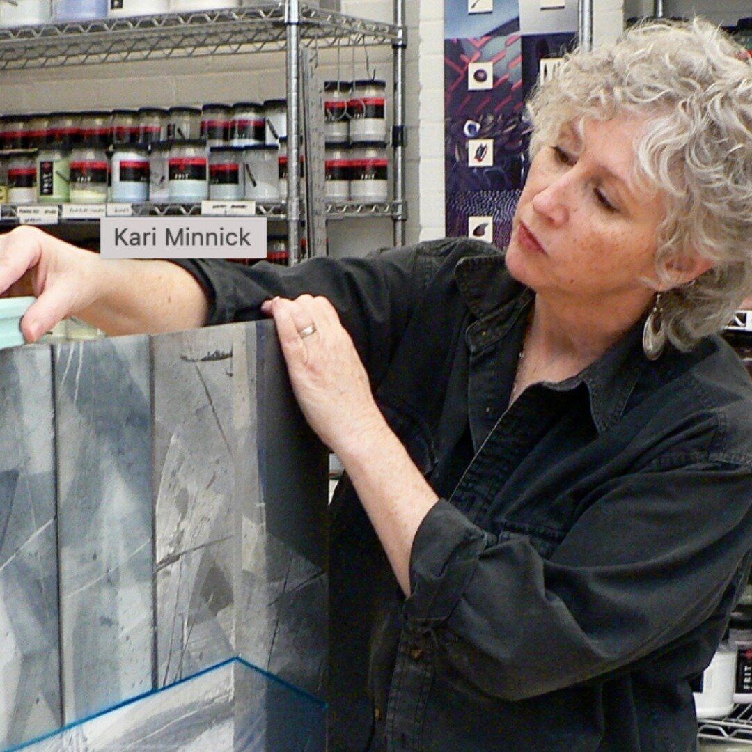 🔸 Why is Kari Minnick&rsquo;s &ldquo;Drawing on Abstraction&rdquo; class a game-changer for aspiring and seasoned fused glass artists? 

🔸 You can unlock your artistic process with a journey into how to view the abstract, where you're not confined 