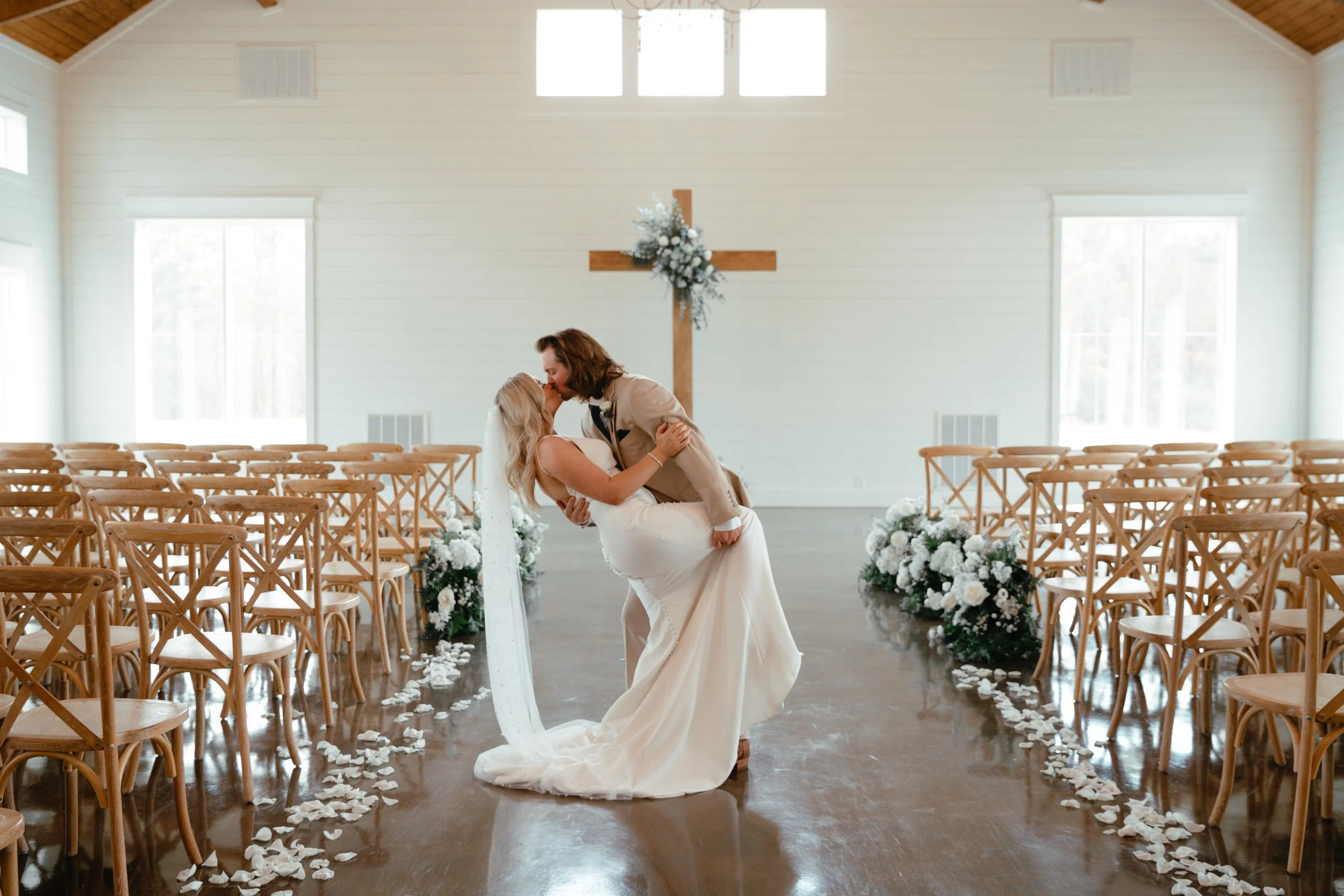 alabama-wedding-photographer-anniston-luxury-storytelling-luxury-best-documentary-couple-ridge-pointe.jpg