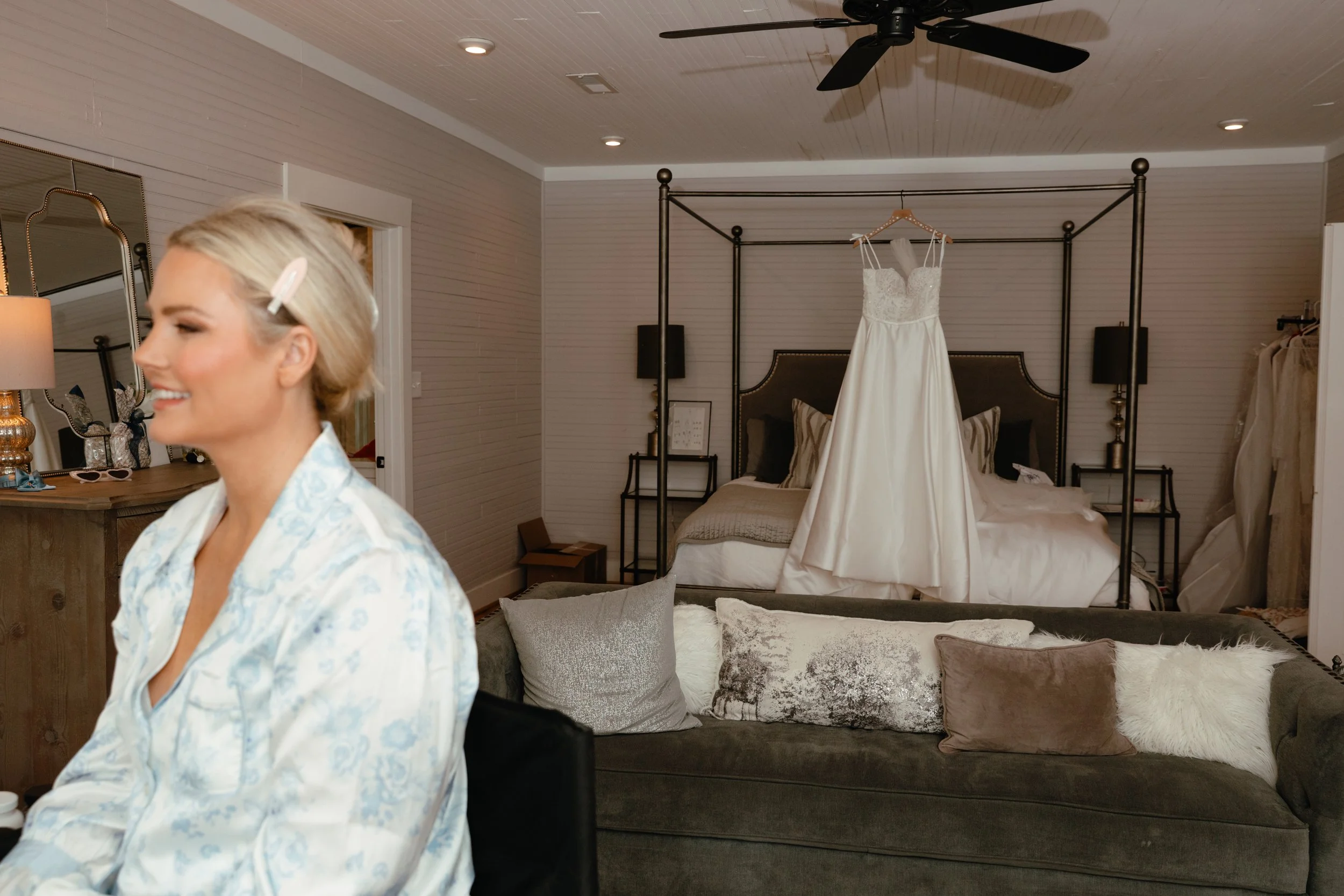 alabama-wedding-photographer-anniston-luxury-storytelling-luxury-best-documentary-gown.jpg