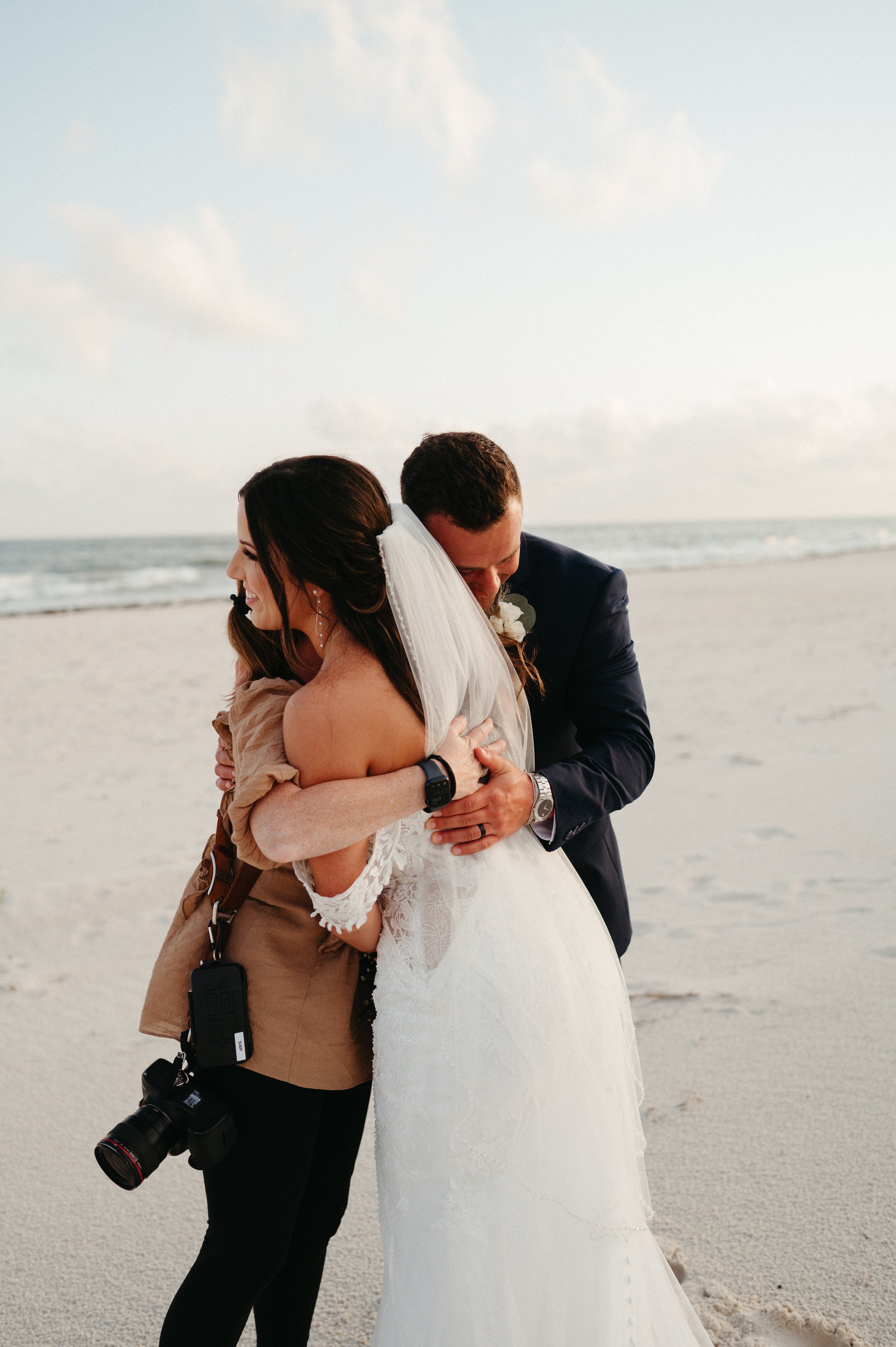 wedding-photographer-helping.jpg