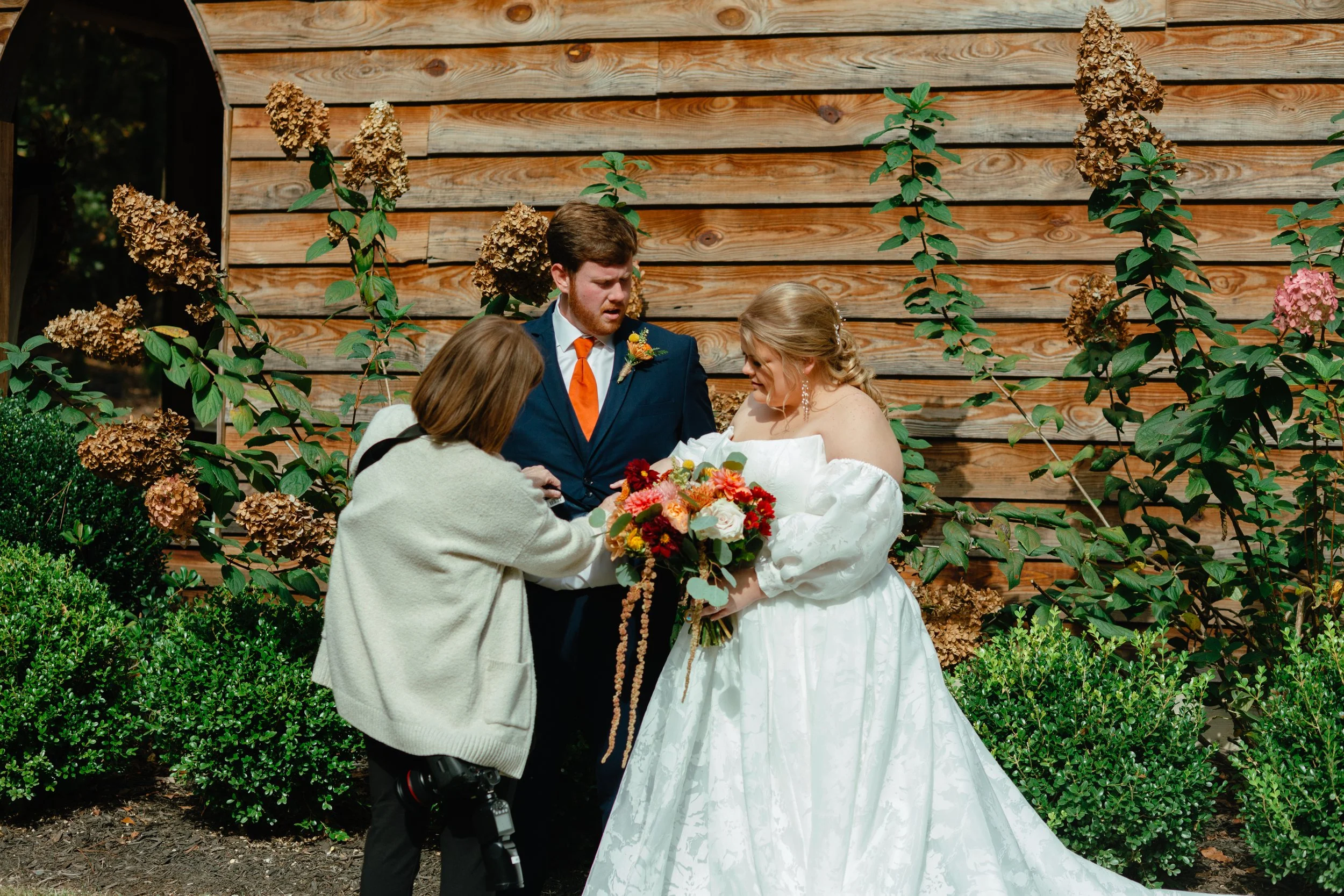 alabama-wedding-photographer-tips-tricks-helping.jpg
