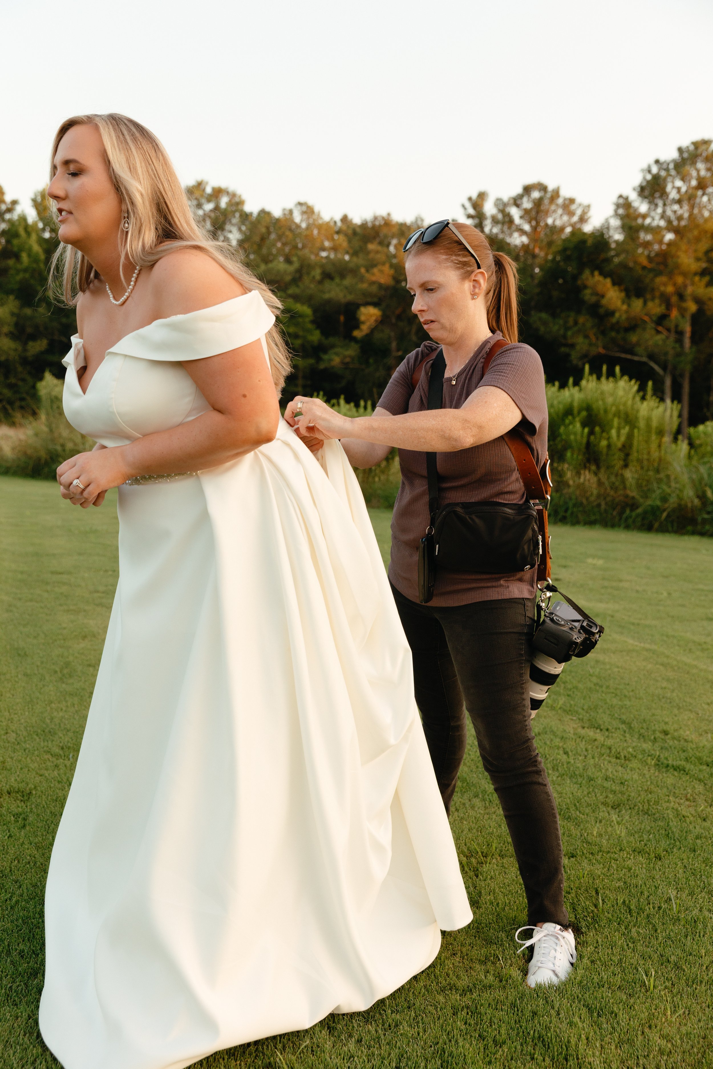alabama-wedding-photographer-tips-tricks-helping.jpg