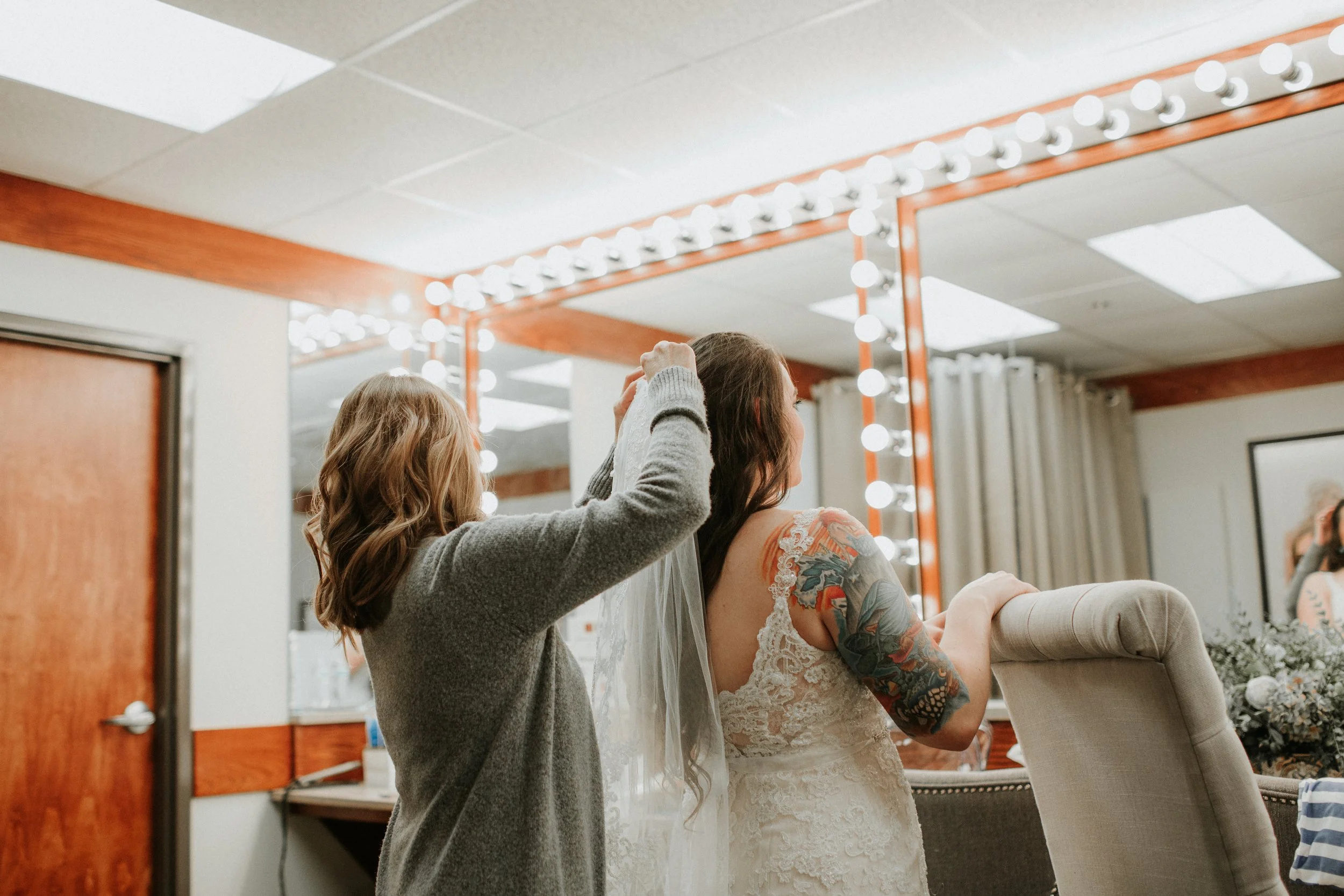 alabama-wedding-photographer-tips-tricks-helping.jpg