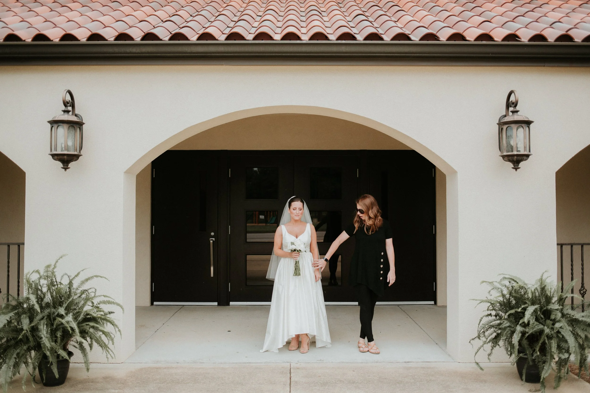 alabama-wedding-photographer-tips-tricks-helping.jpg