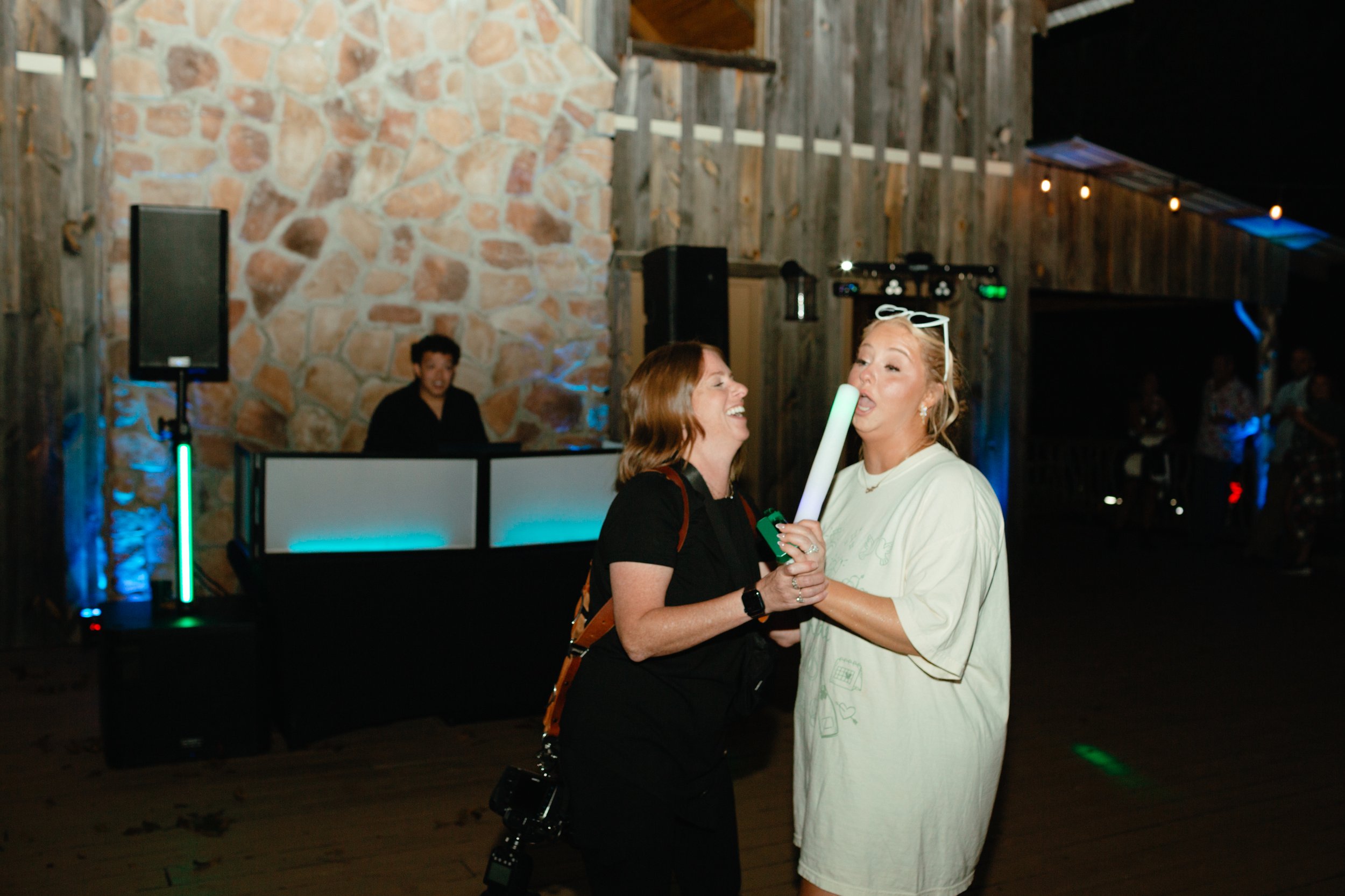 alabama-wedding-photographer-dancing-and-singing-with-bride.jpg