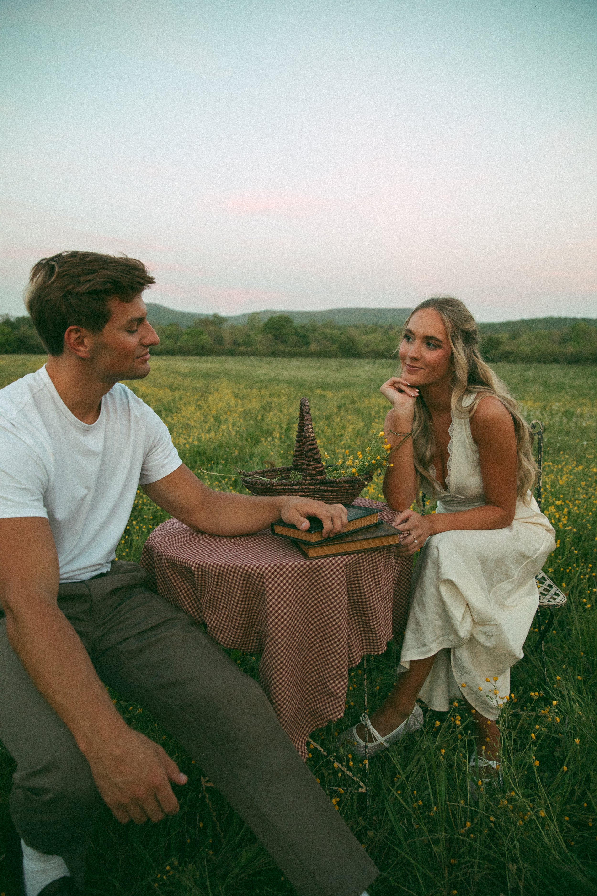 vintage couple picnic in a field with mountain view in oxford alabama
