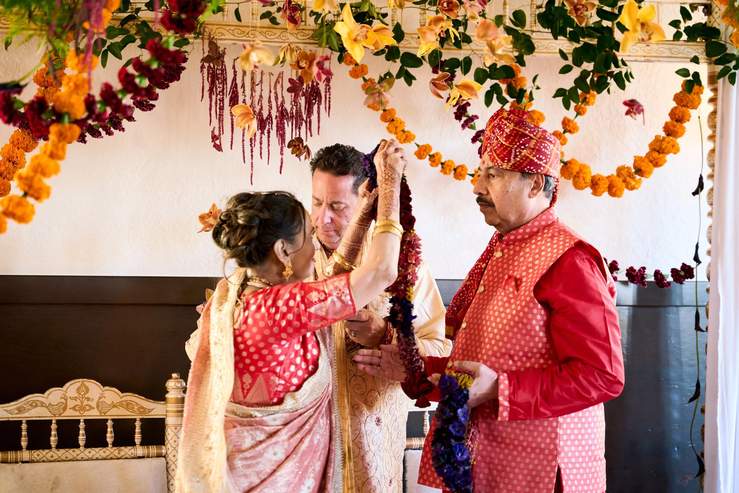 Applying sindoor and tying the mangalsutra during a Hindu ceremony