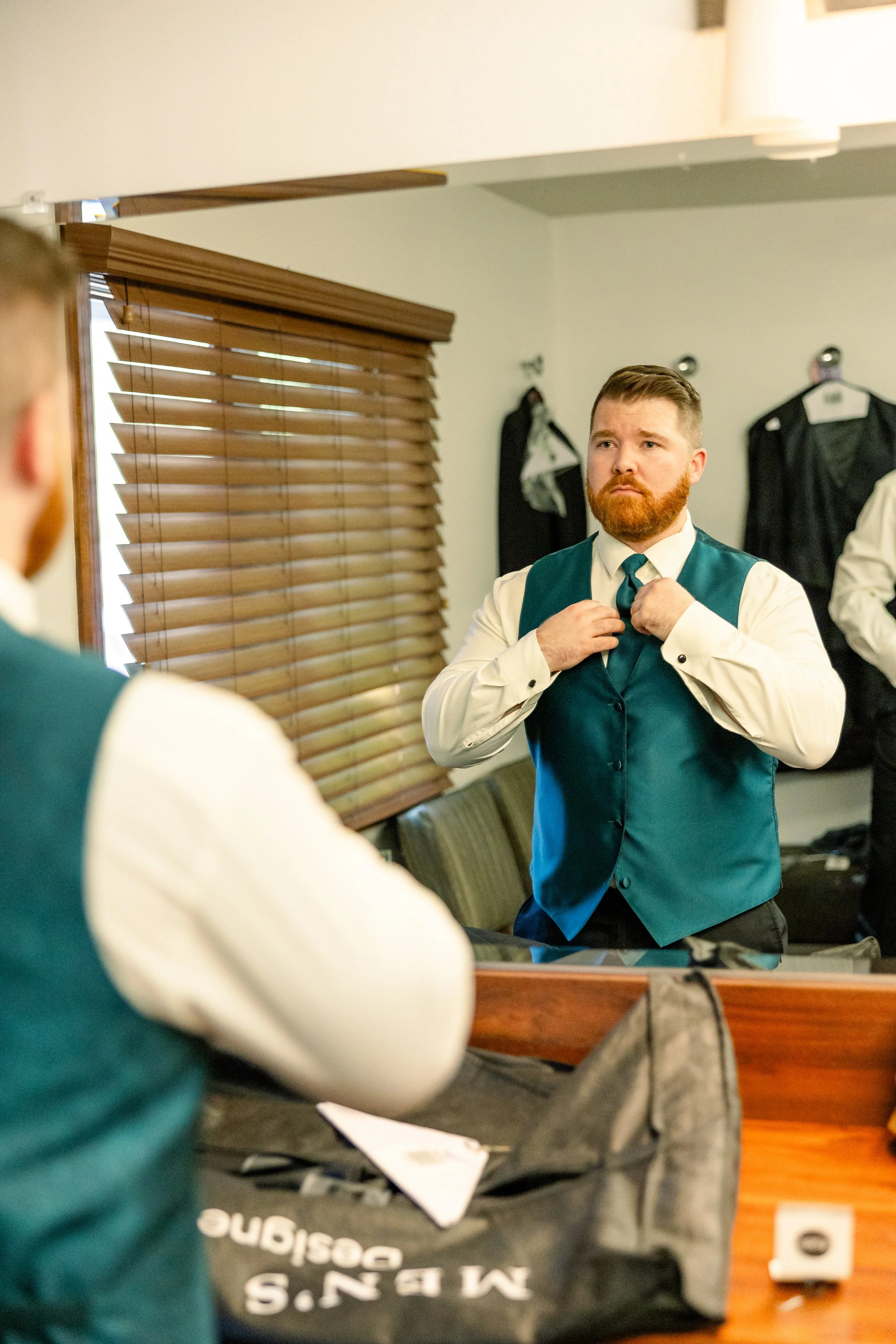fall-wedding-groom-suit-autumn-palette.jpg