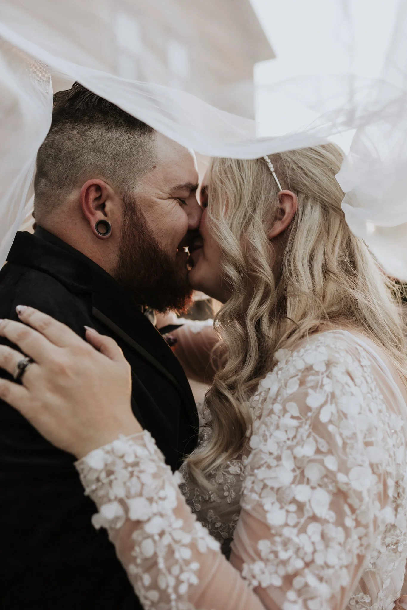 Couple portrait beneath the ivy arch at a fall Arizona wedding