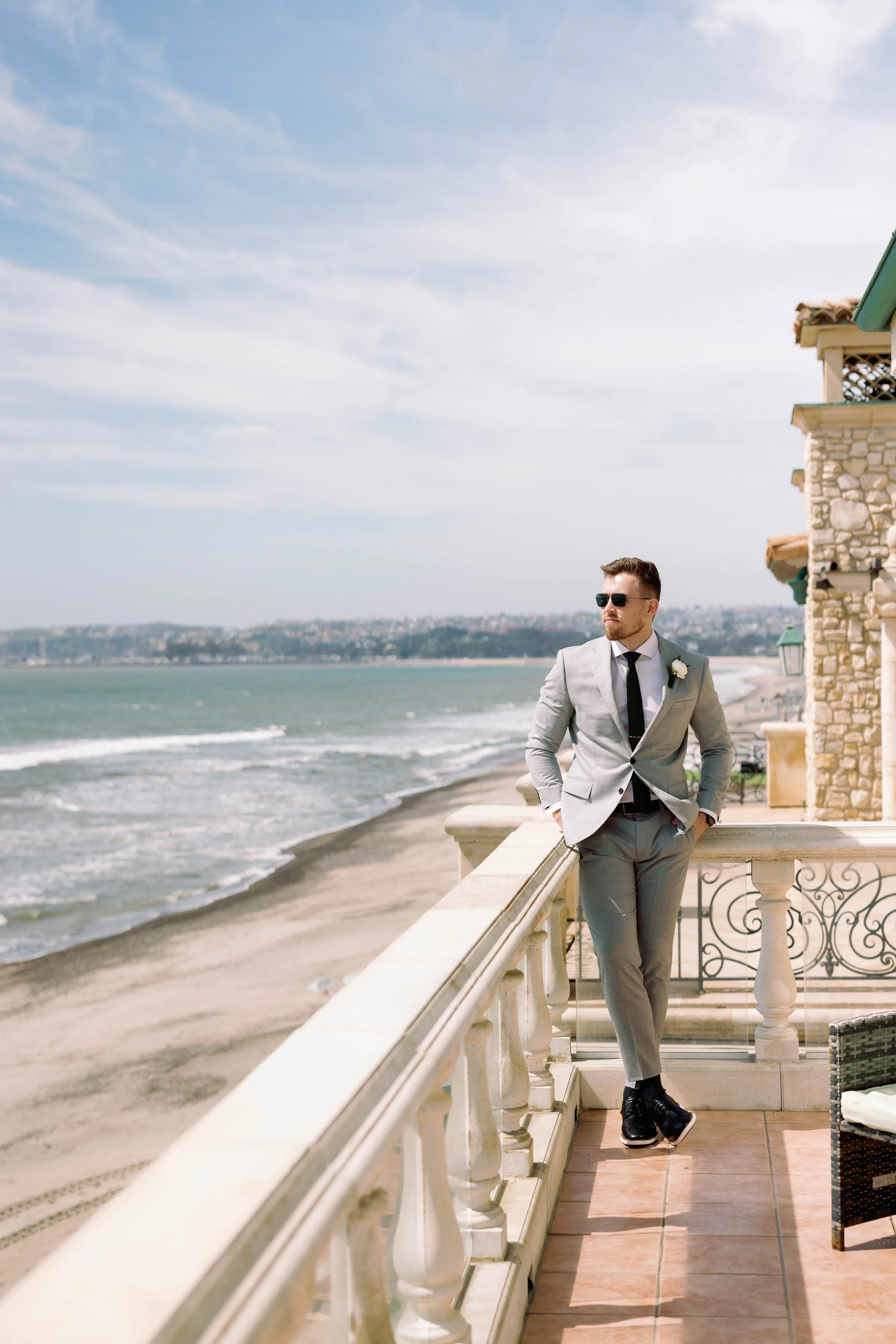 groom overlooking the ocean in orange county 