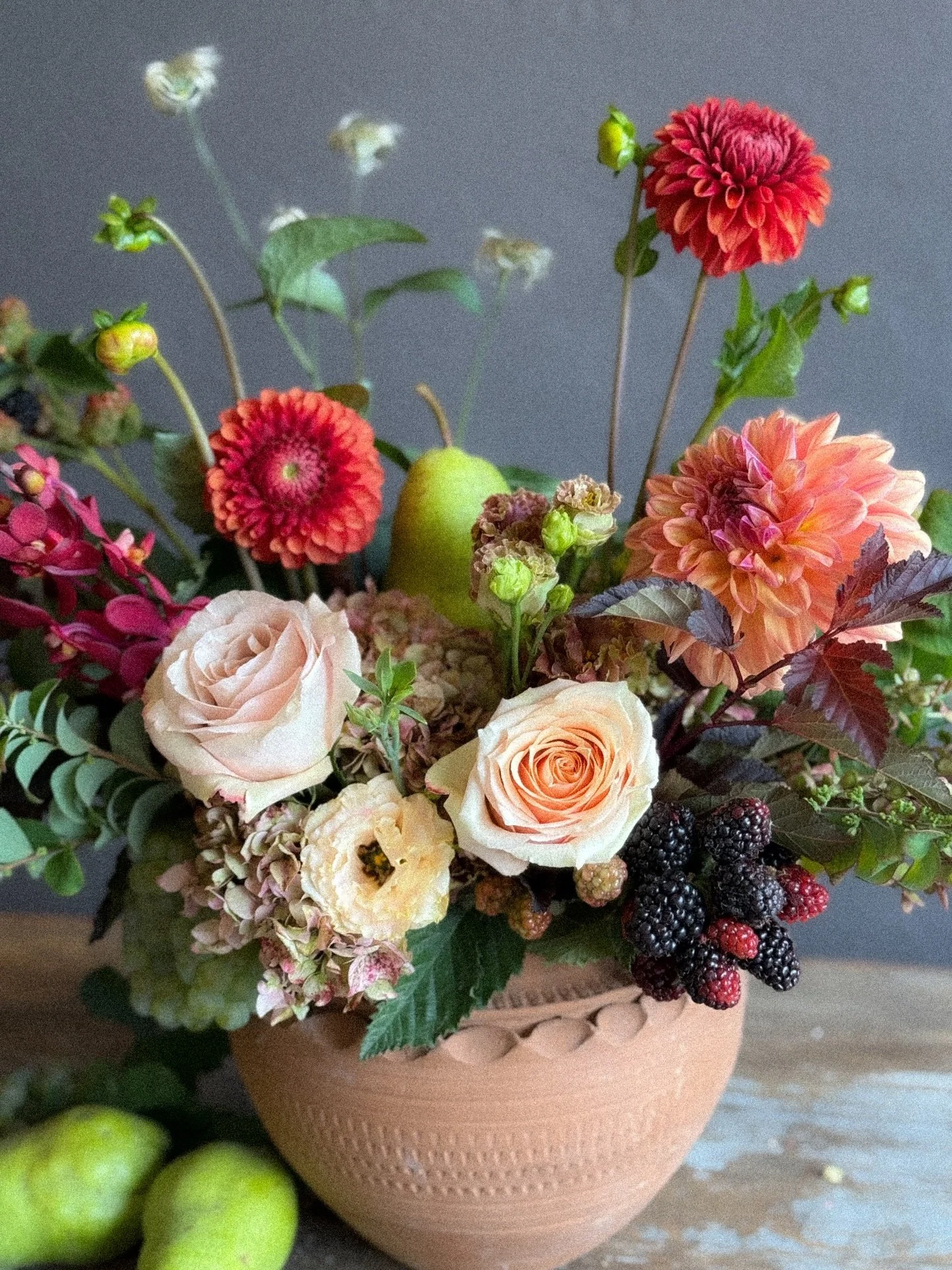 There is something special about adding in fruit to your arrangements! Would love to do more designs like this! 🍐🍇

#foragesistersfloraldesign #quincywa #washingtonflorist #fruitinarrangements #bountifulharvest #flowers #florist