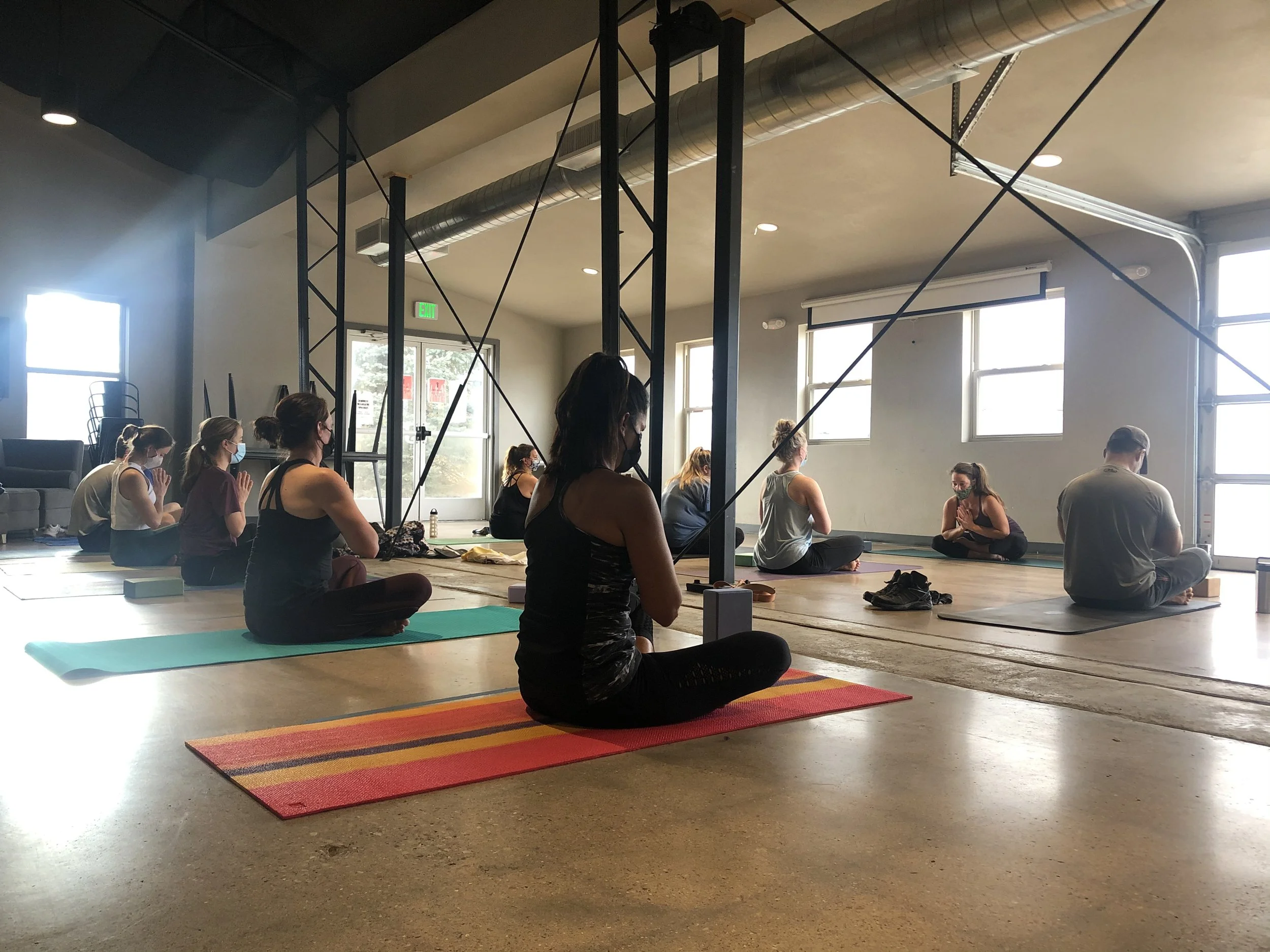 Free Air Life Founder, Kelsey, leads a yoga class. She values Nature Wellness and the Colorado Outdoors.