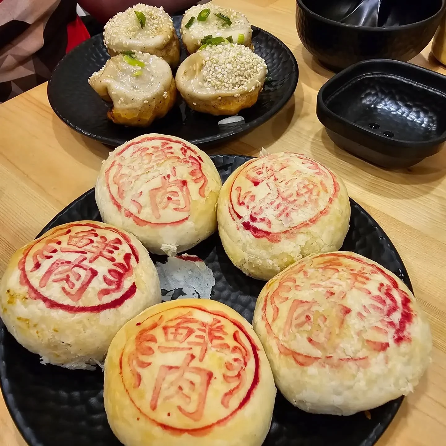 That time @grimmiektk and I surprised @b_rit113 with a #panda themed dinner at @panda.dore_res and she just happened to wear a panda t-shirt....

#pandadore #dumplings

#jadoremontreal 
#montrealeats
#montrealfood
#mtlcuisine 

#mtl
#mtllife 
#mtlfoo