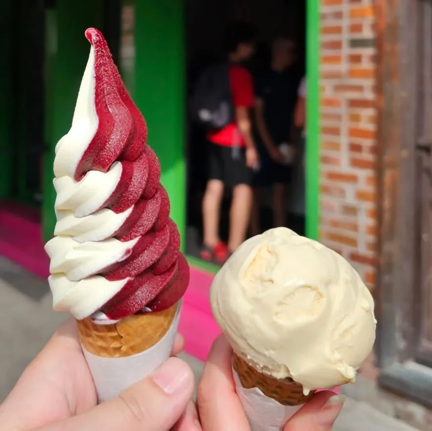 #icecream at @kemcoba
Thinkingbof @beuh_tone

#jadoremontreal 
#montrealeats
#montrealfood
#mtlcuisine 

#mtl
#mtllife 
#mtlfood 
#mtleats 
#mtlresto 

@visit.montreal 
@montreal_heart 
@montreal 
@montrealworld 
@igersmontreal 
@explorecanada 
@cult