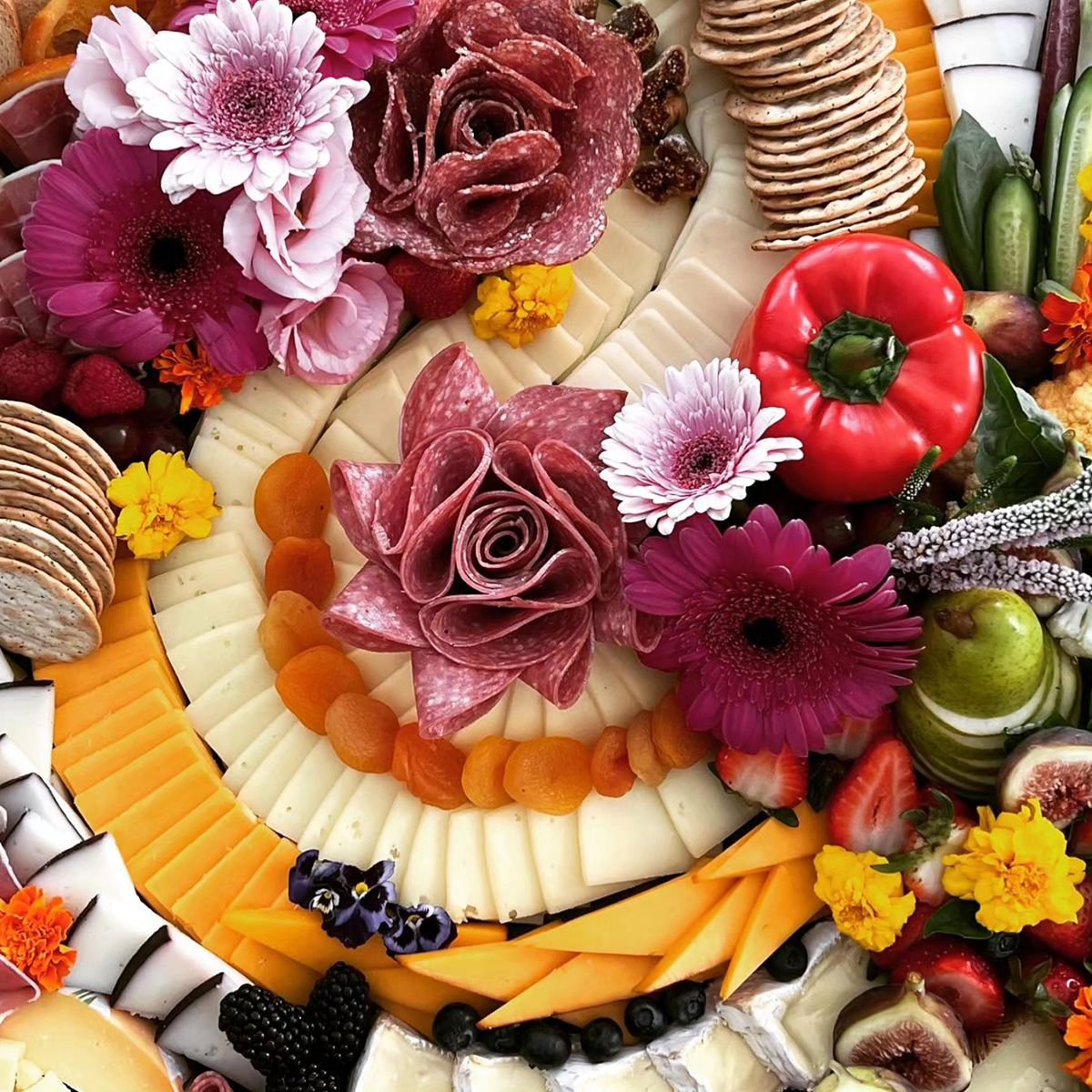 Learn how to create the perfect charcuterie board while sipping on a glass of wine of your choice from the finest wines Le Vigne Los Angeles has to offer.

You will receive a 10&quot; bamboo plate with 4 artisan cheeses, 2 cured meats, FRESH fruit, d